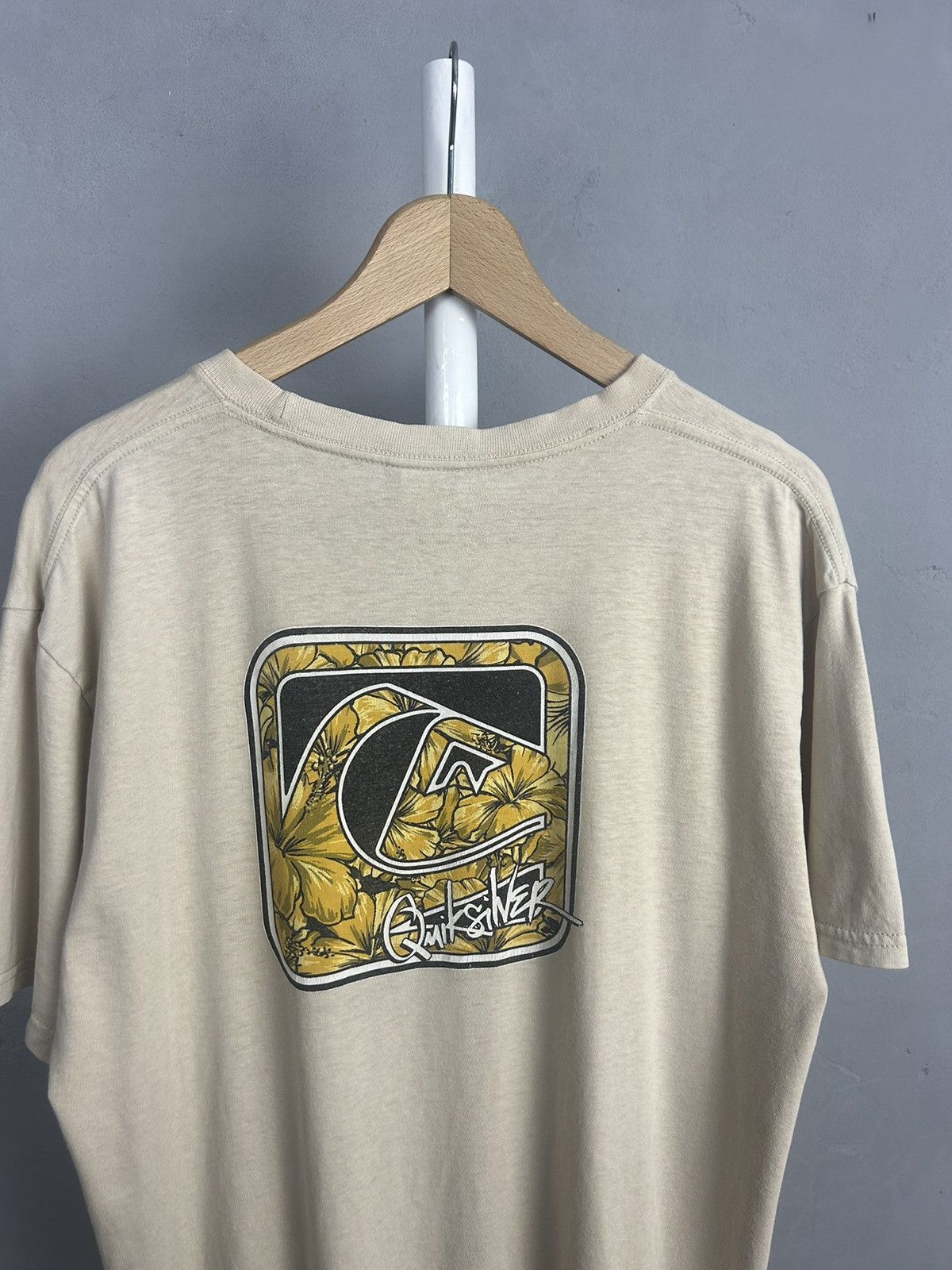 Quiksilver Quiksilver Floral Logo T Shirt Beige Back Print Surf Skate Size US M / EU 48-50 / 2 - 3 Thumbnail
