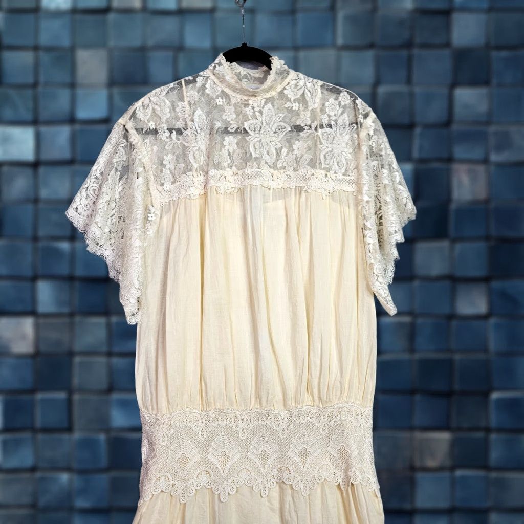 lace wedding dress size 0 Ludlow Gown main image 0