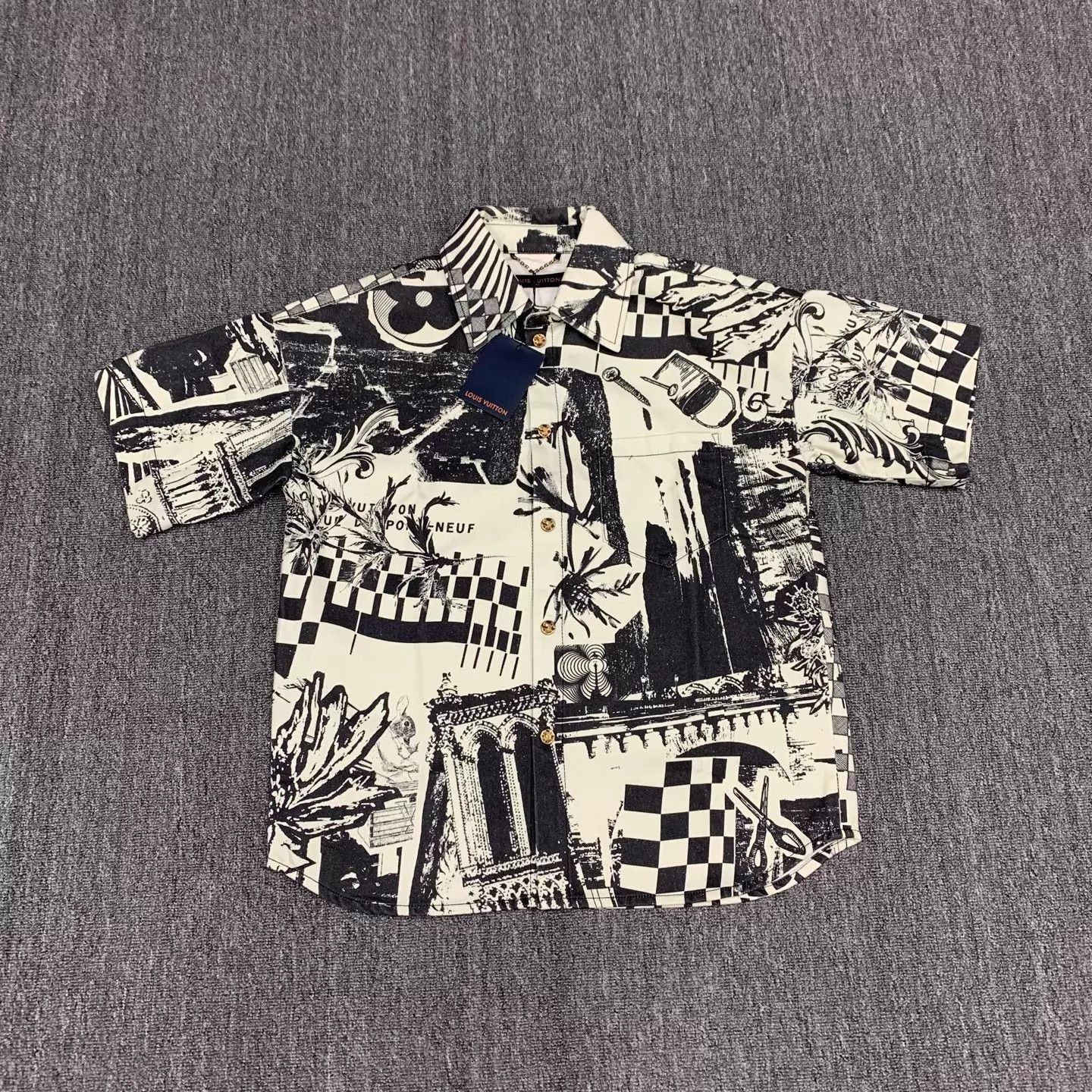 Louis Vuitton Multi-Print Short Sleeve Button-Up Shirt Size US XS / EU 42 / 0 - 1 Thumbnail