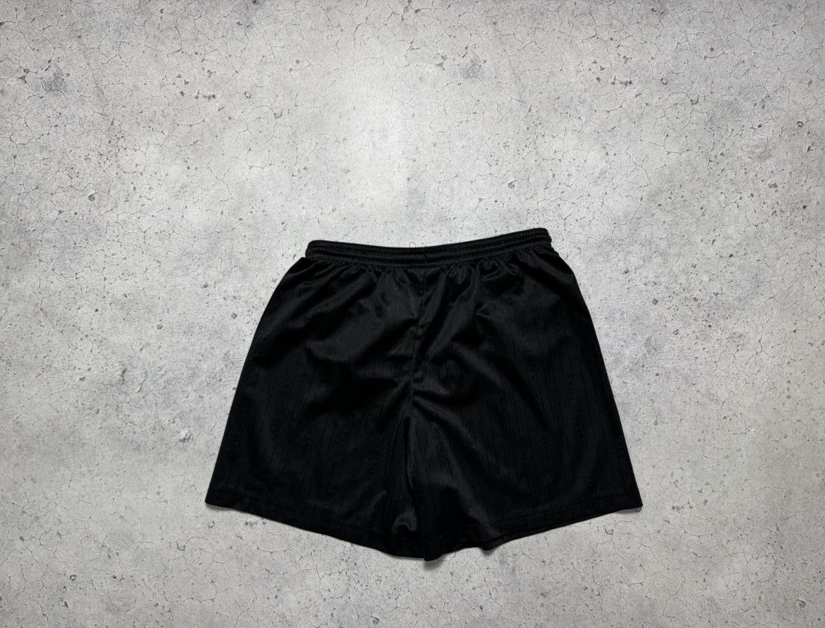 Umbro × Vintage Umbro Vintage 90’s Monogramm Shorts Size M Y2K Size US 32 / EU 48 - 2 Thumbnail