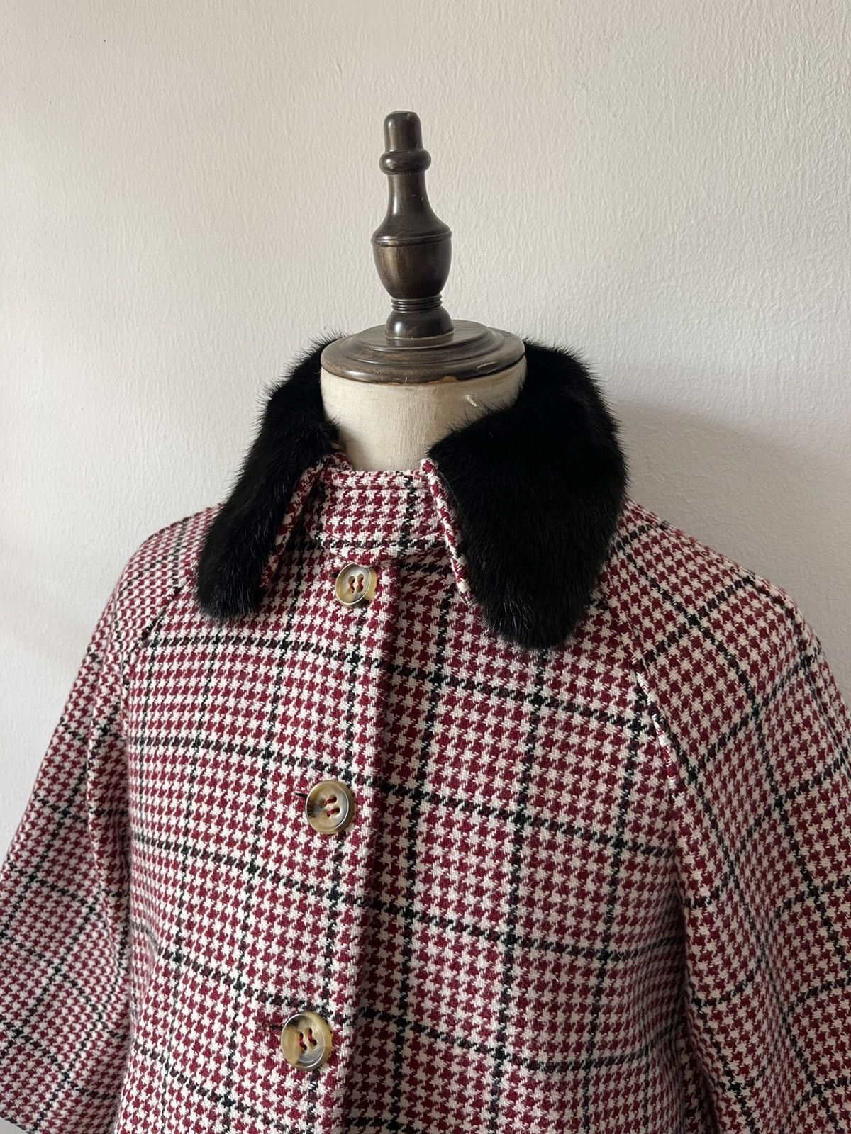 RED Valentino $2000 Red Velentino short Coat With Fur Collar 10 Size M / US 6-8 / IT 42-44 - 10 Thumbnail