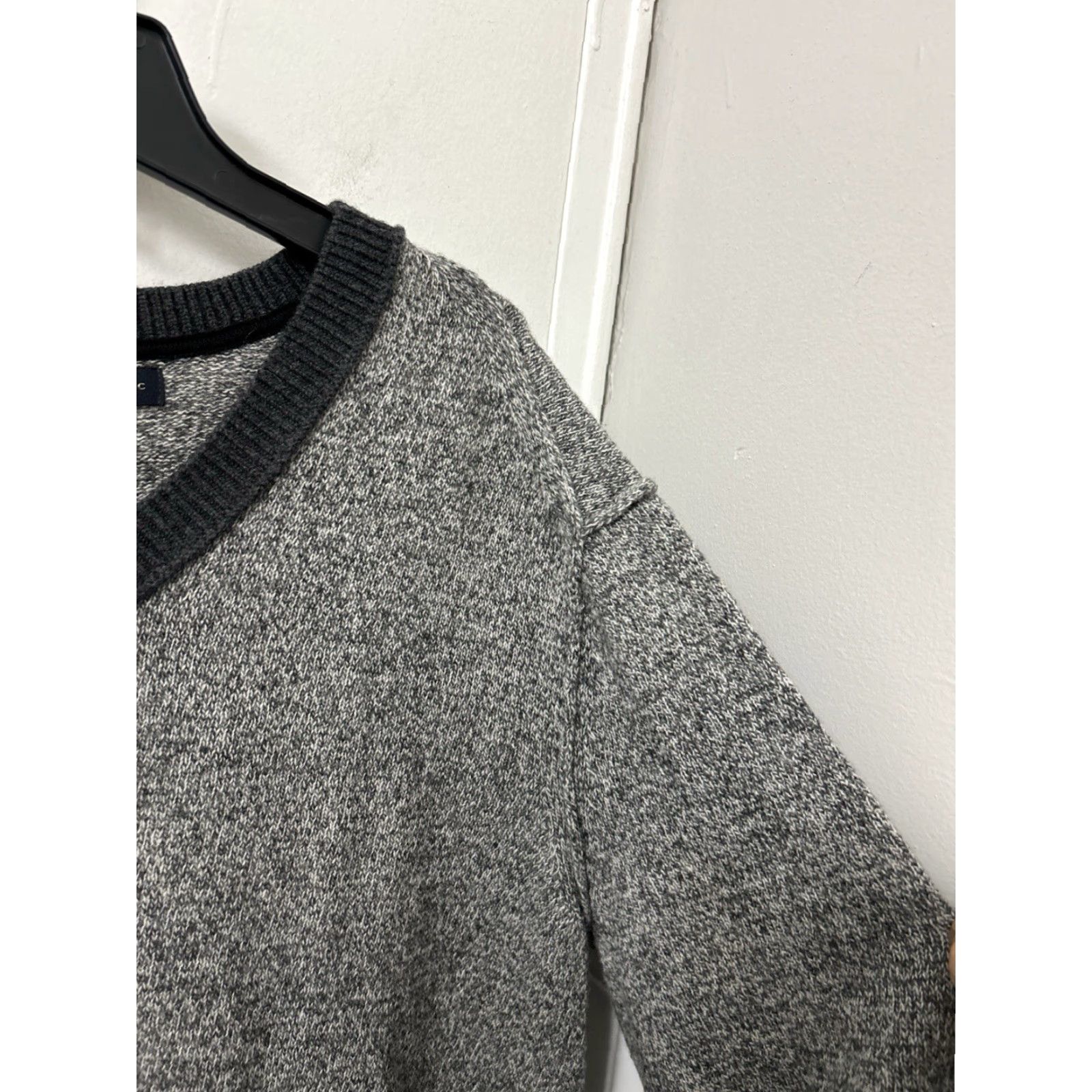 Banana Republic VINTAGE Banana Republic Sweater Mens XL Gray Lambswool V Neck Knit Pullover L/S Size US XL / EU 56 / 4 - 5 Thumbnail