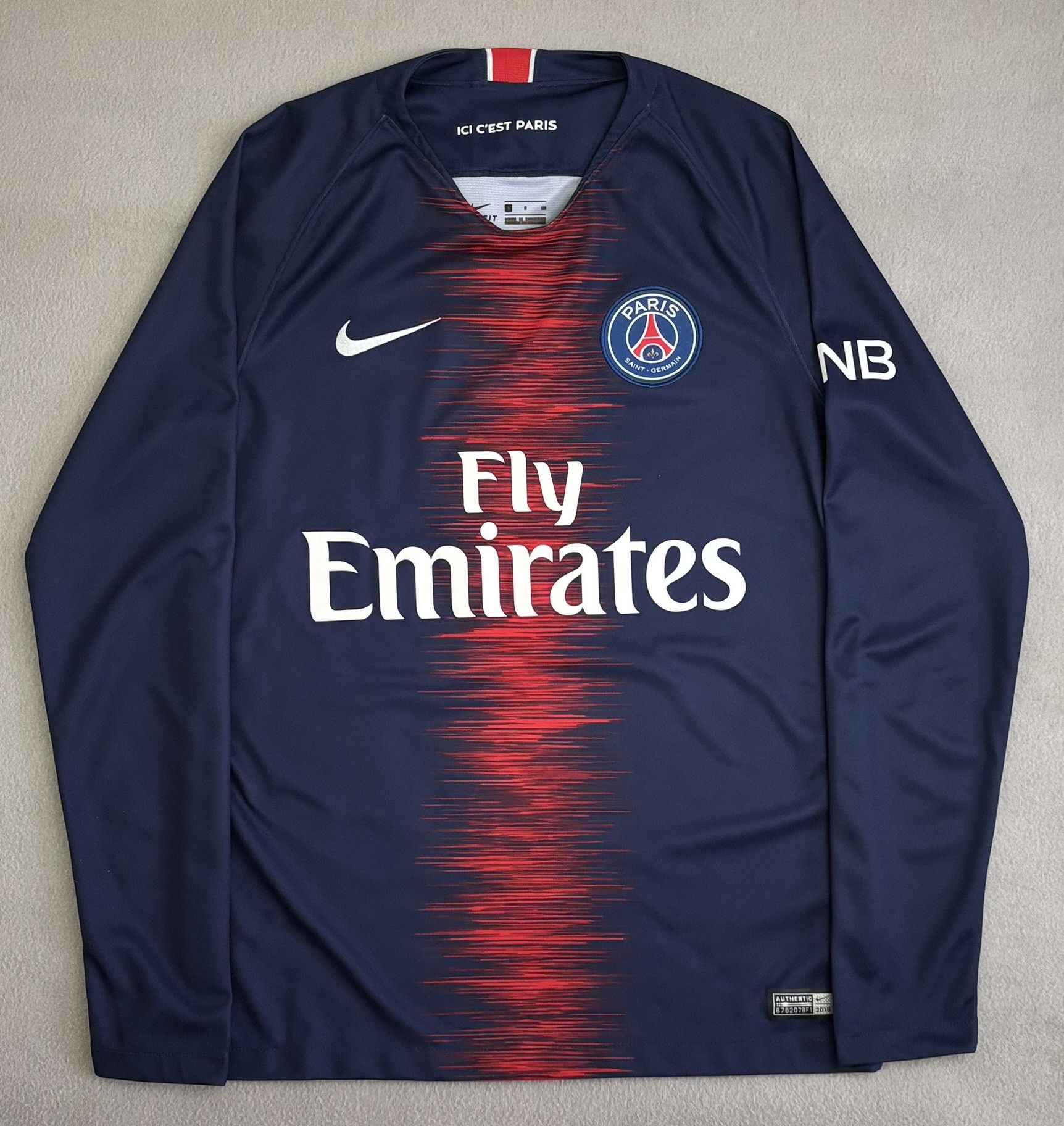 Nike Paris Saint Germain 2018/2019 Mbappe 29 Nike Football Jersey Size US S / EU 44-46 / 1 - 5 Thumbnail