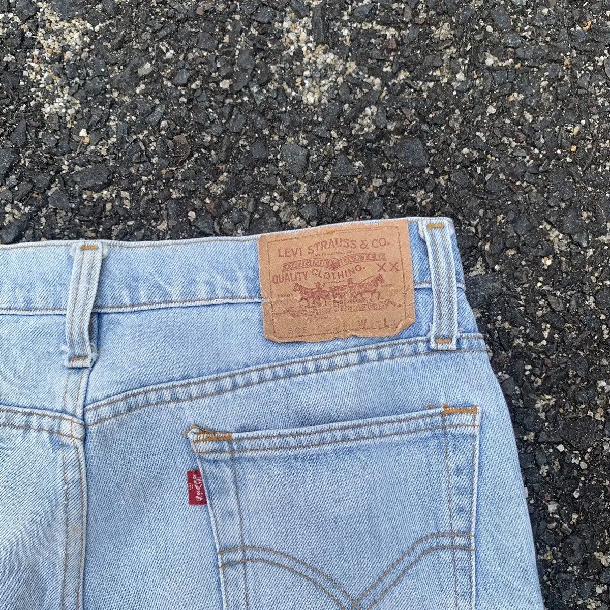 Levi's Vintage Levi’s 505 Jeans Light Wash Levis Denim Pants Size US 31 - 9 Thumbnail