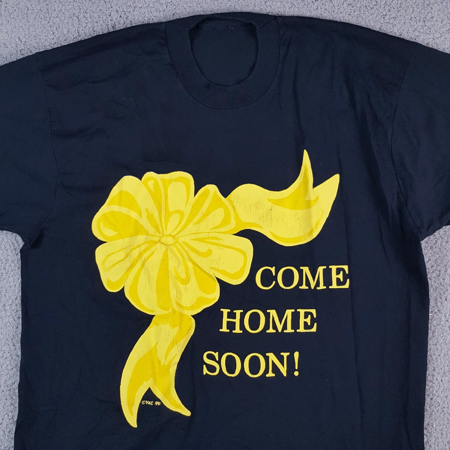 Fruit Of The Loom VINTAGE Desert Storm Come Home Soon T Shirt Military Army Ribbon 90s Size L Fruit of the Loom Black Cotton Short Sleeve Crew Neck Mens Size US L / EU 52-54 / 3 - 2 Thumbnail
