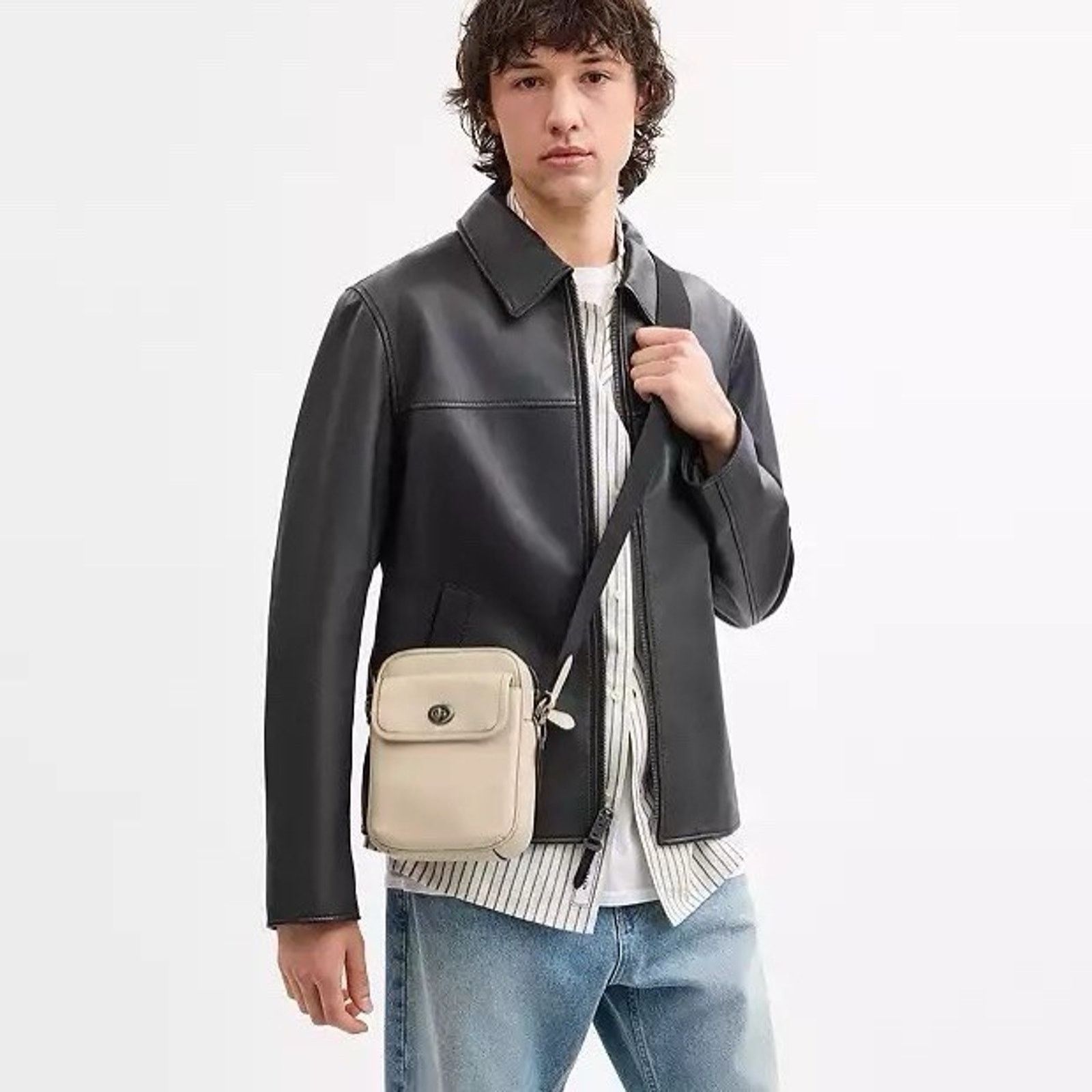Coach NWT Coach Turnlock Crossbody Bag Leather Qb/IVORY CAJ31 Size ONE SIZE - 8 Thumbnail