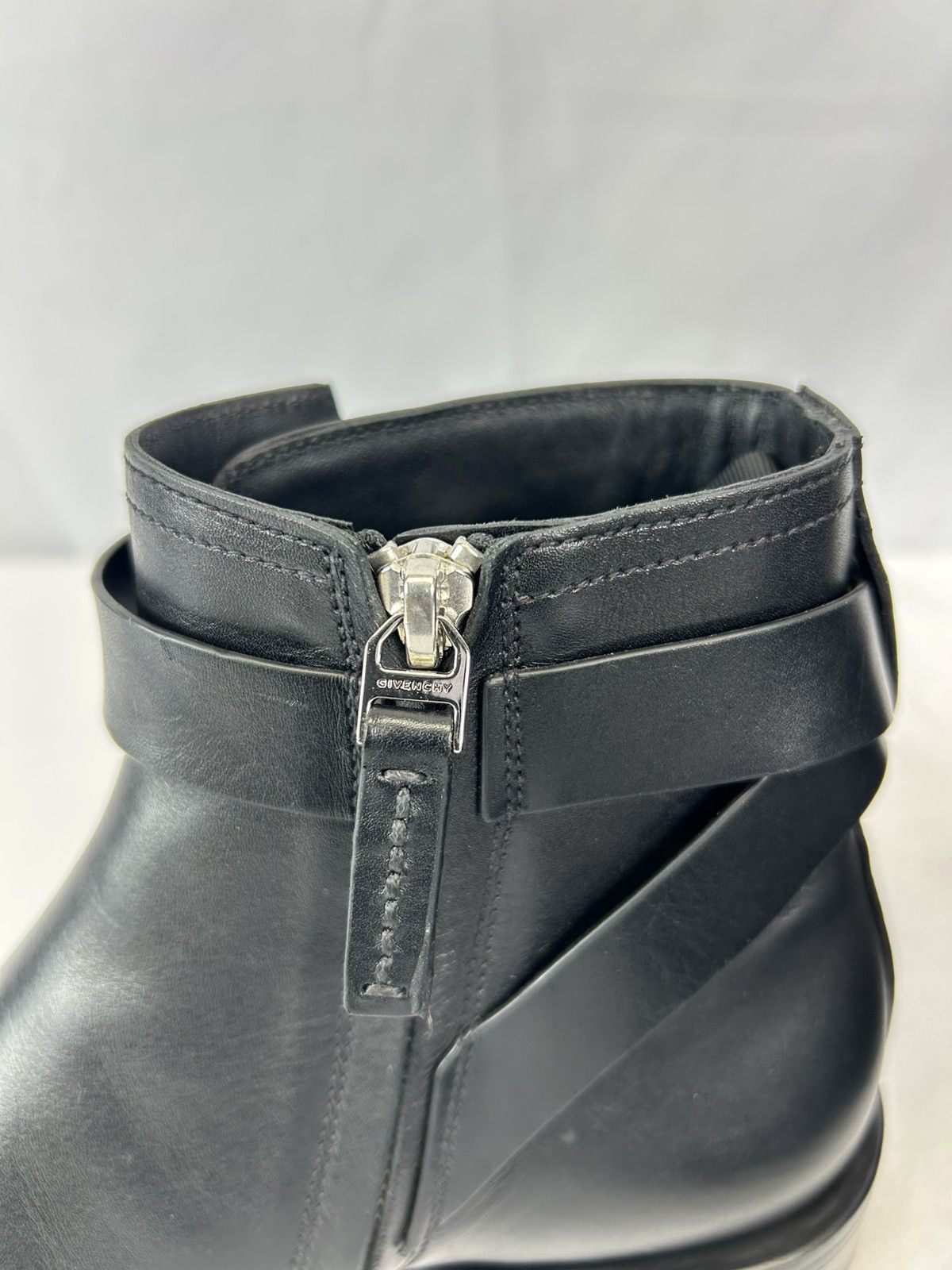 Givenchy Givenchy Lock Ankle Boots In Leather Size US 9 / IT 39 - 5 Thumbnail