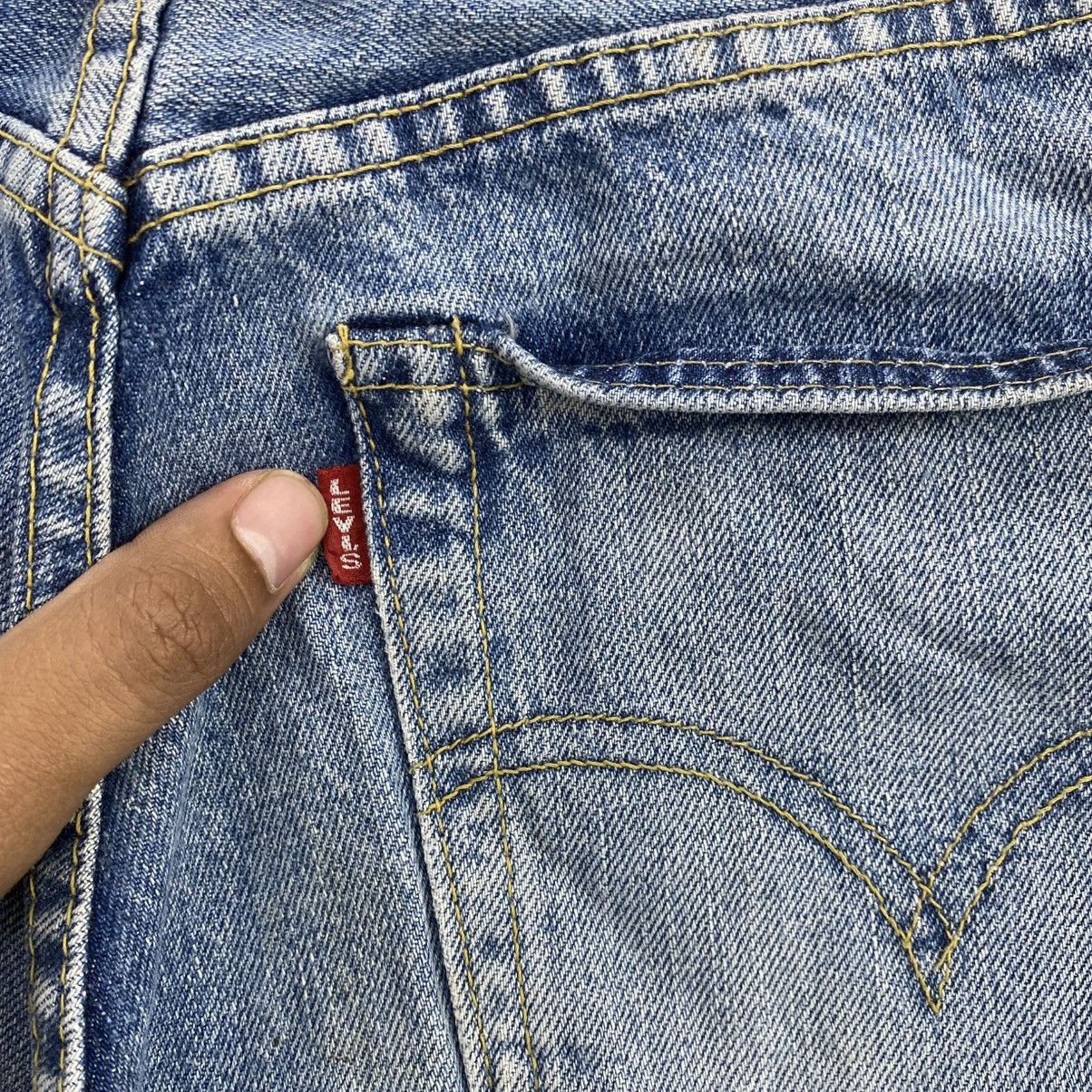 Levi's Vintage Clothing 🇯🇵 1990s Vintage Levis 702xx Selvedge Buckle Back Faded Jeans Size US 30 / EU 46 - 14 Thumbnail