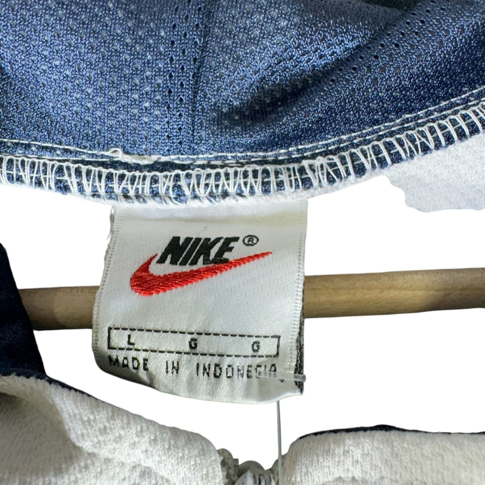 Nike Vintage Nike Mini Logo Hoodie L Size US L / EU 52-54 / 3 - 7 Thumbnail