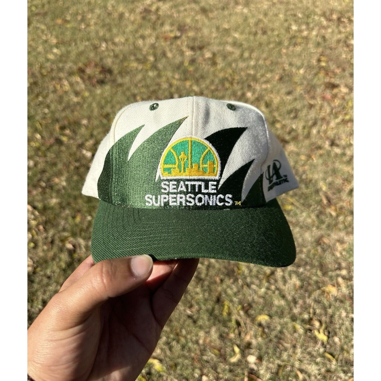 Logo Athletic × Vintage Vintage Seattle SuperSonics Sharktooth Snapback Size ONE SIZE - 1 Thumbnail