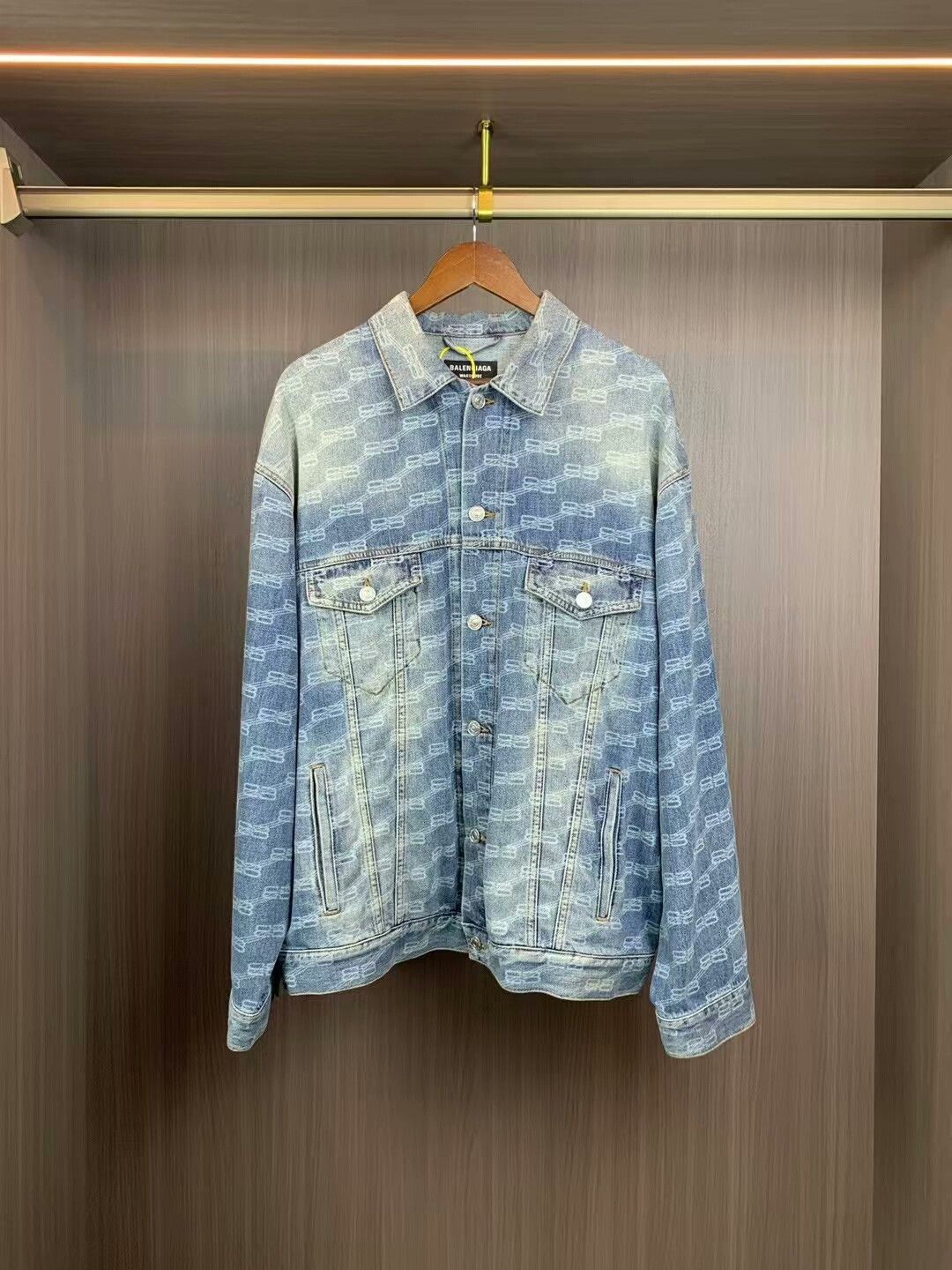 Balenciaga balenciaga all-over print denim jacket Size US L / EU 52-54 / 3 - 1 Thumbnail