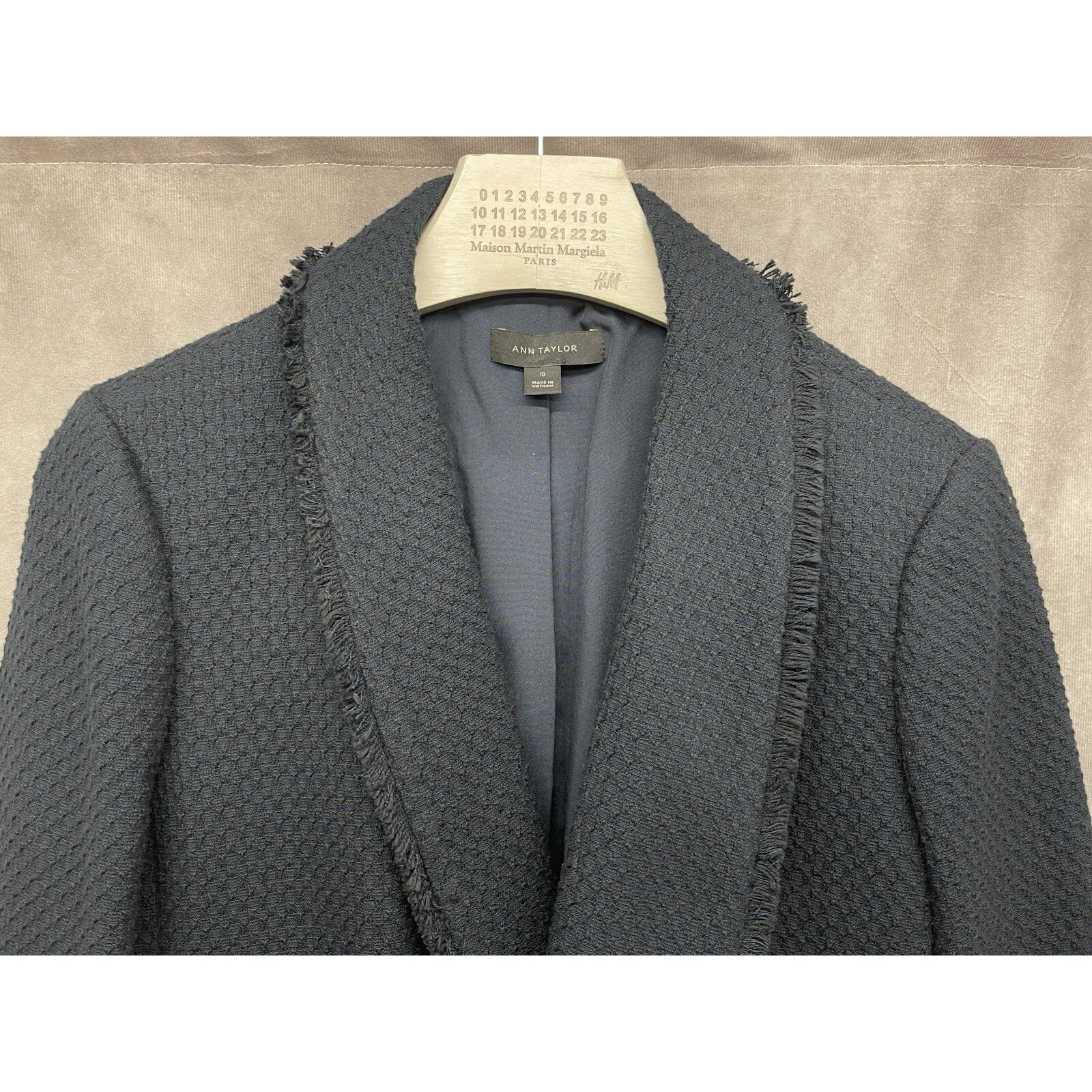 Ann Taylor Ann Taylor Classy Fringe Tweed Blazer Jacket Size 10 Navy Bl Size L / US 10 / IT 46 - 2 Thumbnail