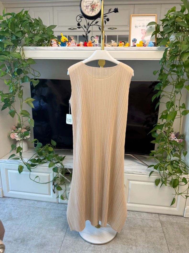 Issey Miyake Issey Miyake size:5 Beige pleated dress Size S / US 4 / IT 40 - 7 Thumbnail