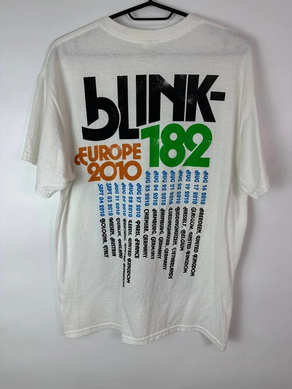 Gildan Blink 182 Europe Tour 2010 shirt Official Merchandise Size M Size US M / EU 48-50 / 2 - 3 Thumbnail