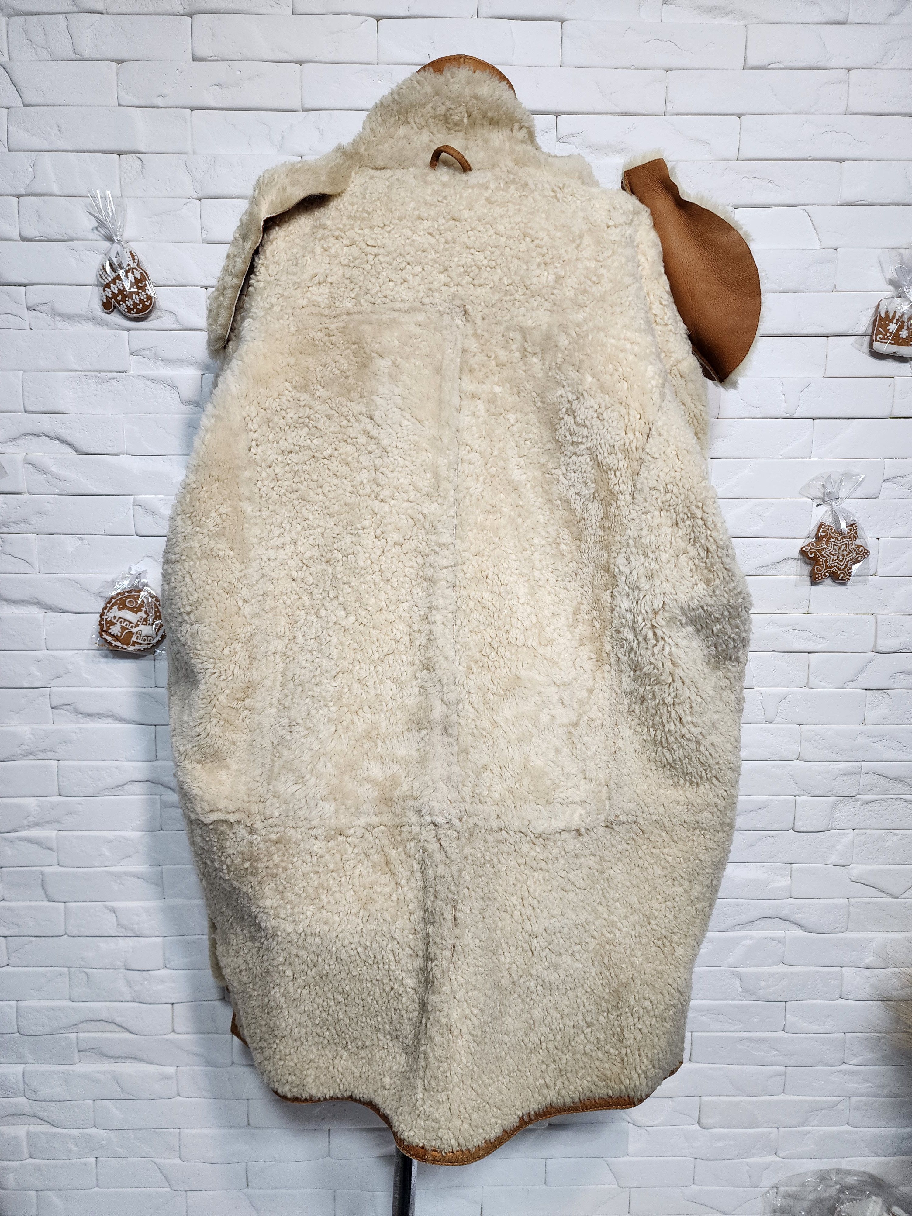 Uniqlo Men's Brown Sheepskin Coat: Genuine Fur, Button Front Size US XL / EU 56 / 4 - 7 Thumbnail
