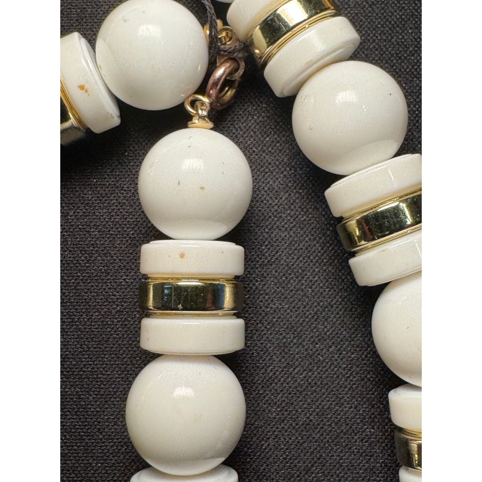 Other Vintage 29in Genuine Lucite White Necklace made in Hong Kong Size ONE SIZE - 6 Thumbnail