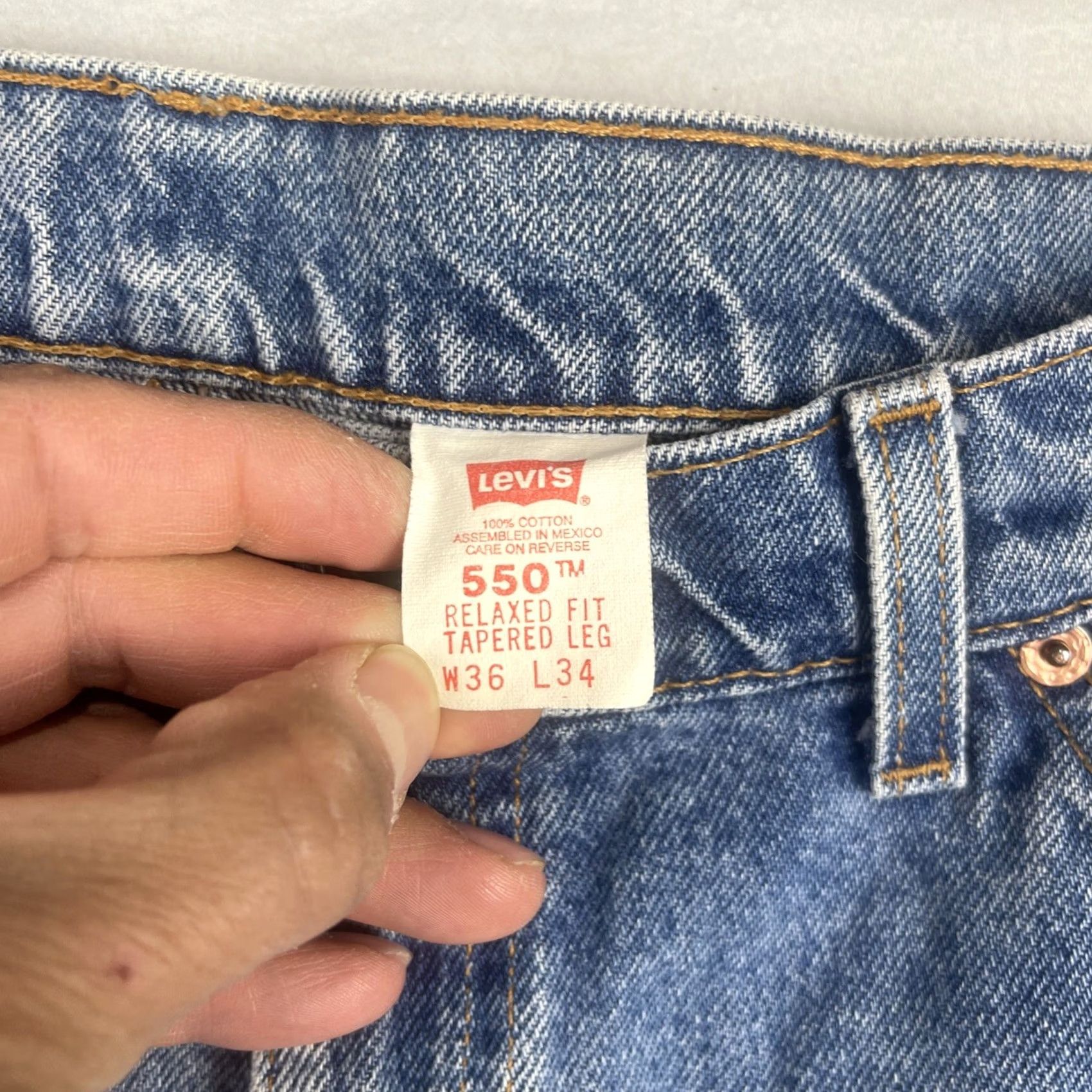 Levi's VINTAGE Levi's 550 Jeans Mens 36x34 Relaxed Fit Tapered Blue 90s Jeans (Denim) Mens Size US 36 / EU 52 - 4 Thumbnail