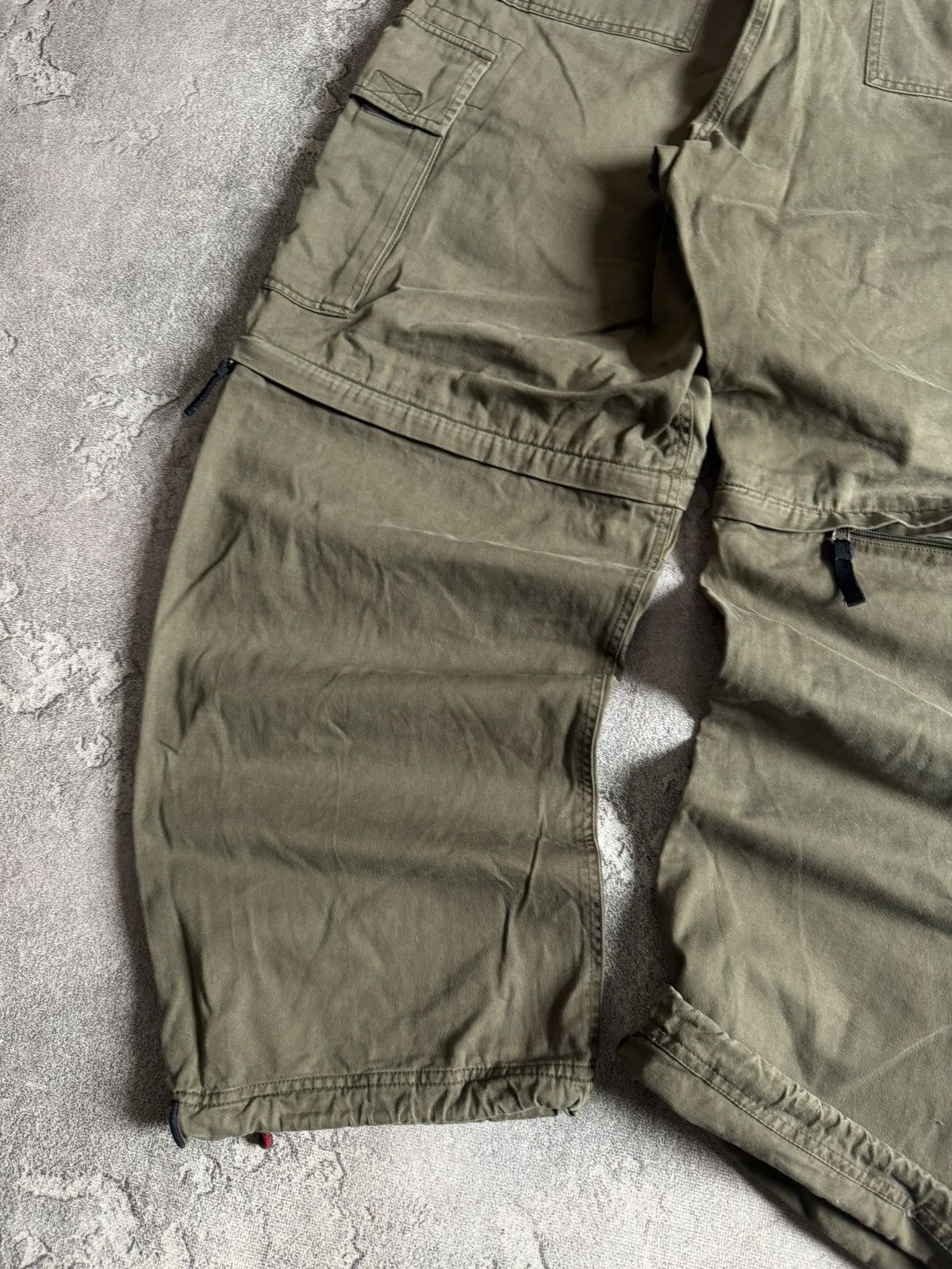 Abercrombie & Fitch Abercrombie & Fitch L transformer baggy cargo pants joggers Size US 34 / EU 50 - 3 Thumbnail