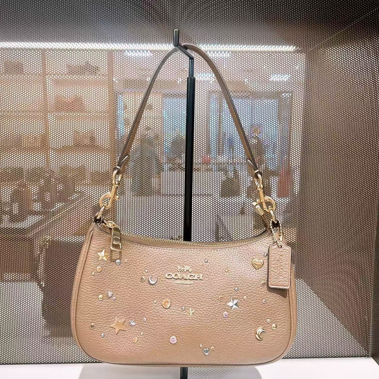 Coach Teri Shoulder Bag With Rivets CCZ99 Size ONE SIZE - 1 Thumbnail