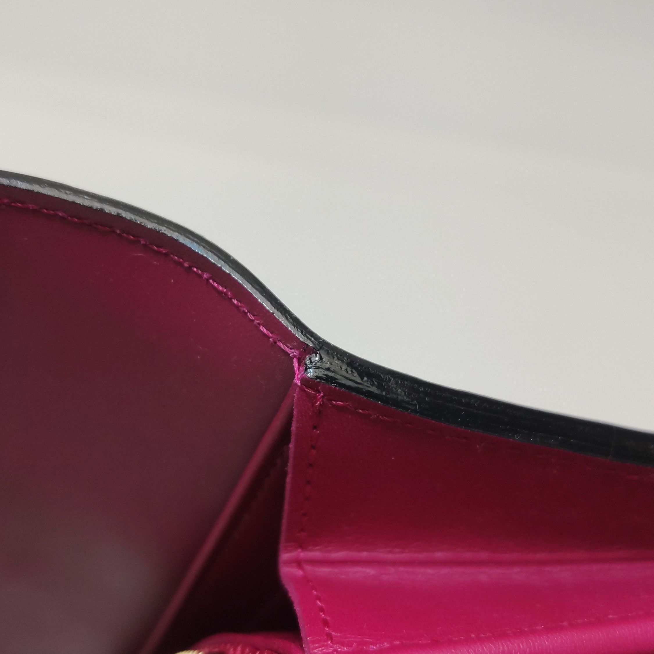 Louis Vuitton Louis Vuitton (LV) Sarah leather patent leather solid color Size ONE SIZE - 9 Thumbnail