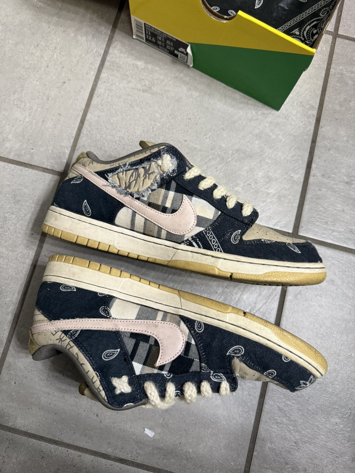Nike SB Nike SB x Travis Scott Size US 11 / EU 44 - 2 Thumbnail