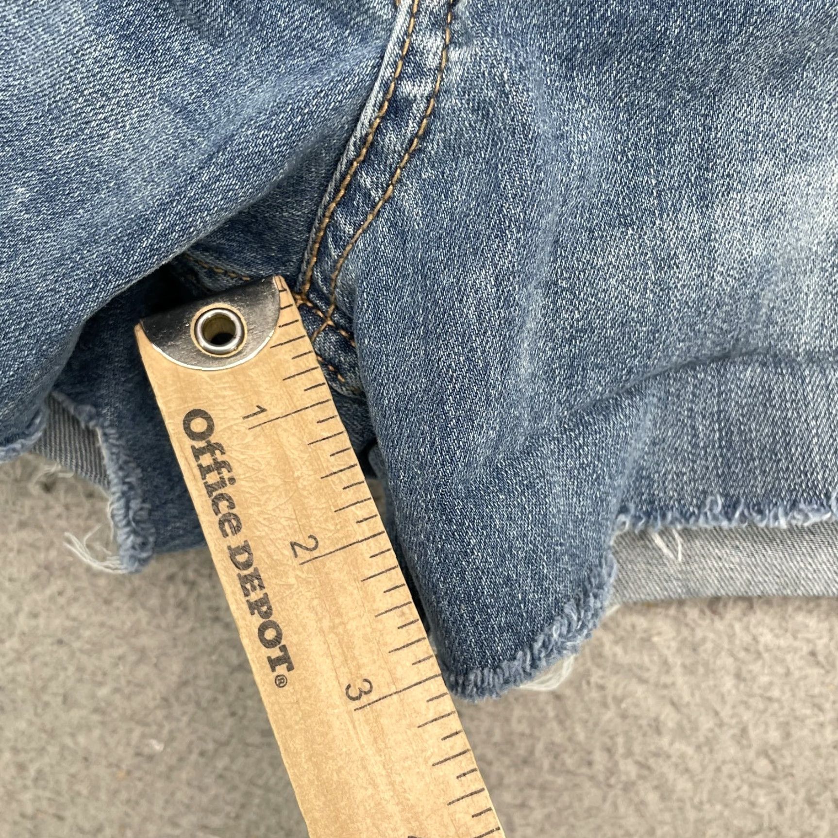 Vintage VINTAGE Arizona Jean Shorts Womens 19 Raw Hem Y2K Retro Daisy 90's American Preppy Rodeo Shirt? Size 40" / US 18 - 3 Thumbnail