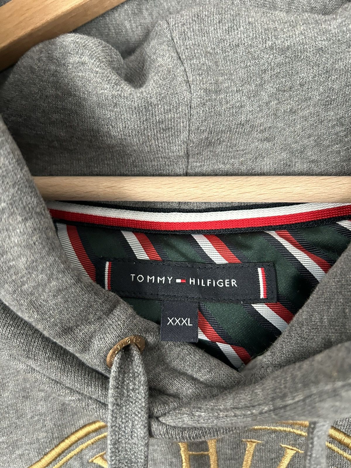 Tommy Hilfiger Vintage Tommy Hilfiger Embroidered Big Logo Hoodie Boxy Size US XXL / EU 58 / 5 - 6 Thumbnail