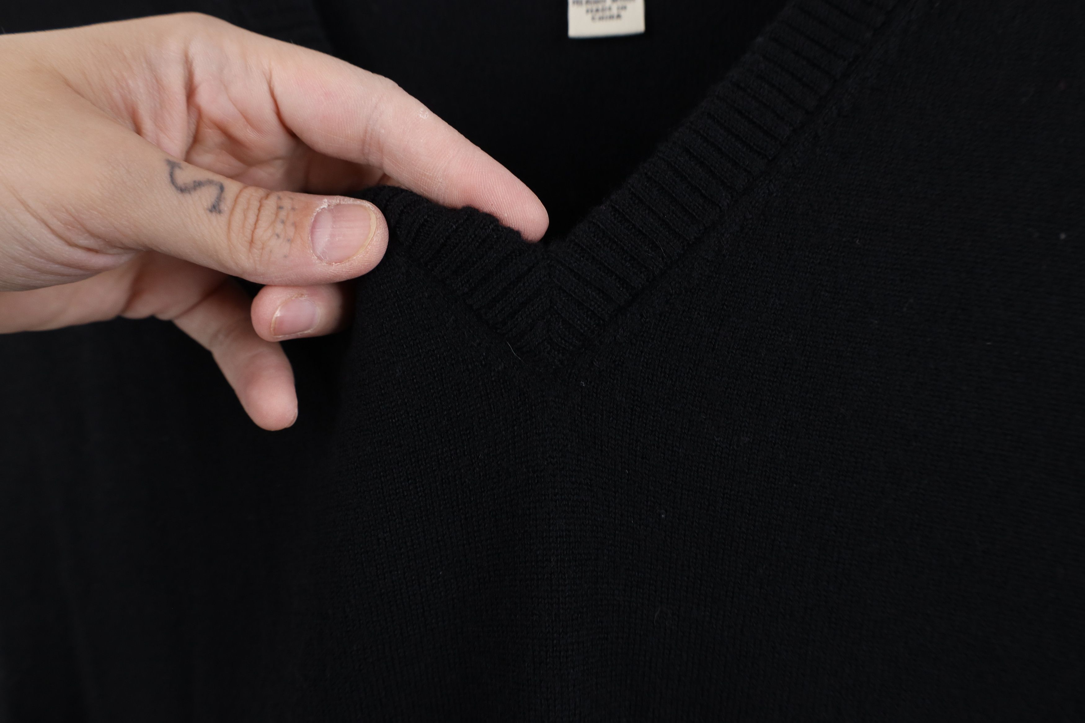 Vintage Vintage 90s Streetwear Fine Merino Wool Knit Sweater Vest Size US XL / EU 56 / 4 - 7 Thumbnail