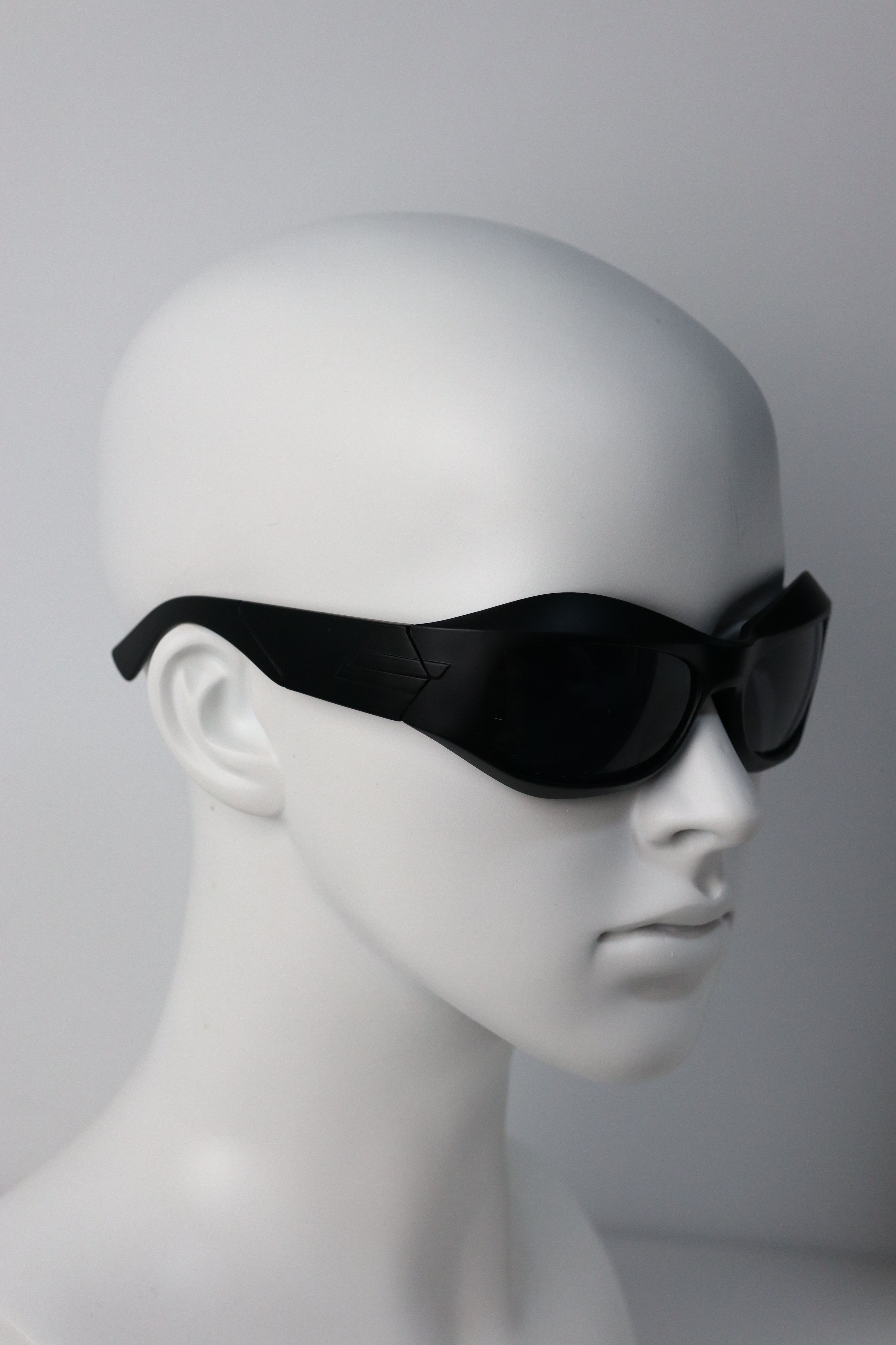 Japanese Brand Y2k Avant Garde Futuristic Black Sunglasses Unisex OS Size ONE SIZE - 7 Thumbnail