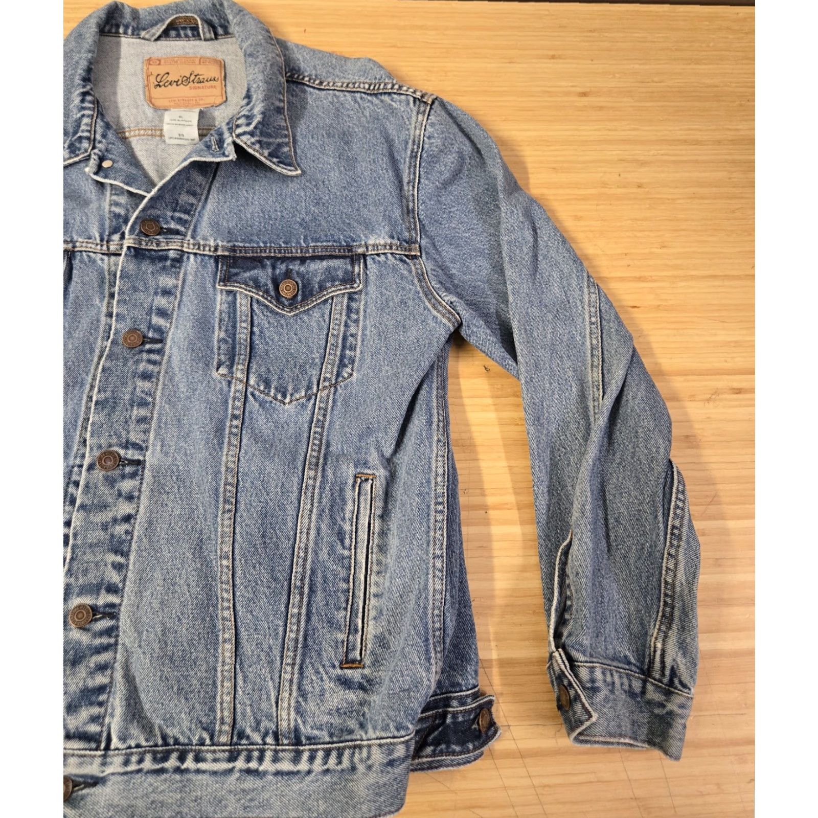 Vintage Levi Strauss Jacket Mens XL Blue Denim Trucker Coat Signature Classic Jean Size US 36 / EU 52 - 2 Thumbnail