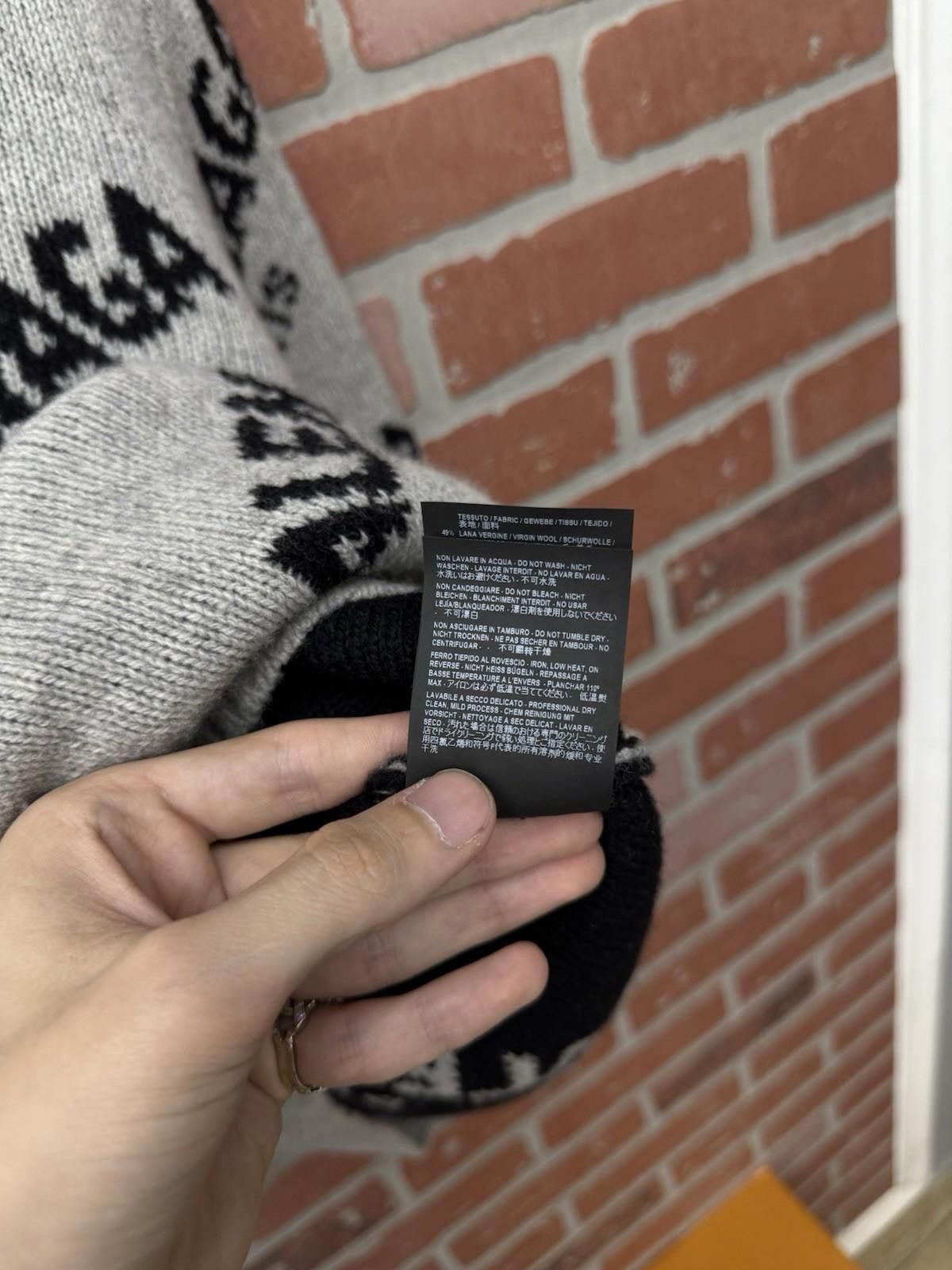 Balenciaga Size Medium- Balenciaga Knit Crewneck Grey Paris Logo $1500 Size US M / EU 48-50 / 2 - 9 Thumbnail