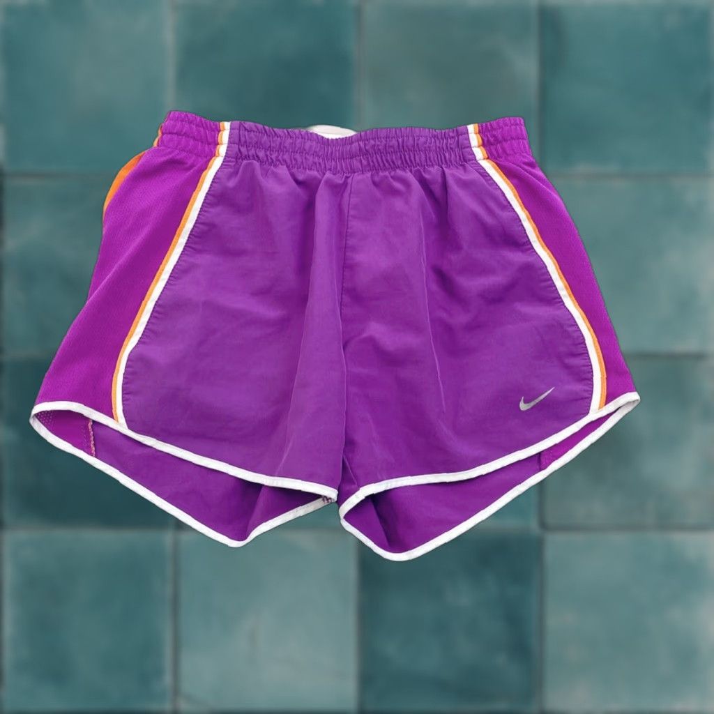 Nike VINTAGE Nike Running Shorts Womens XS Pink Size 26" / US 2 / IT 38 - 1 Thumbnail