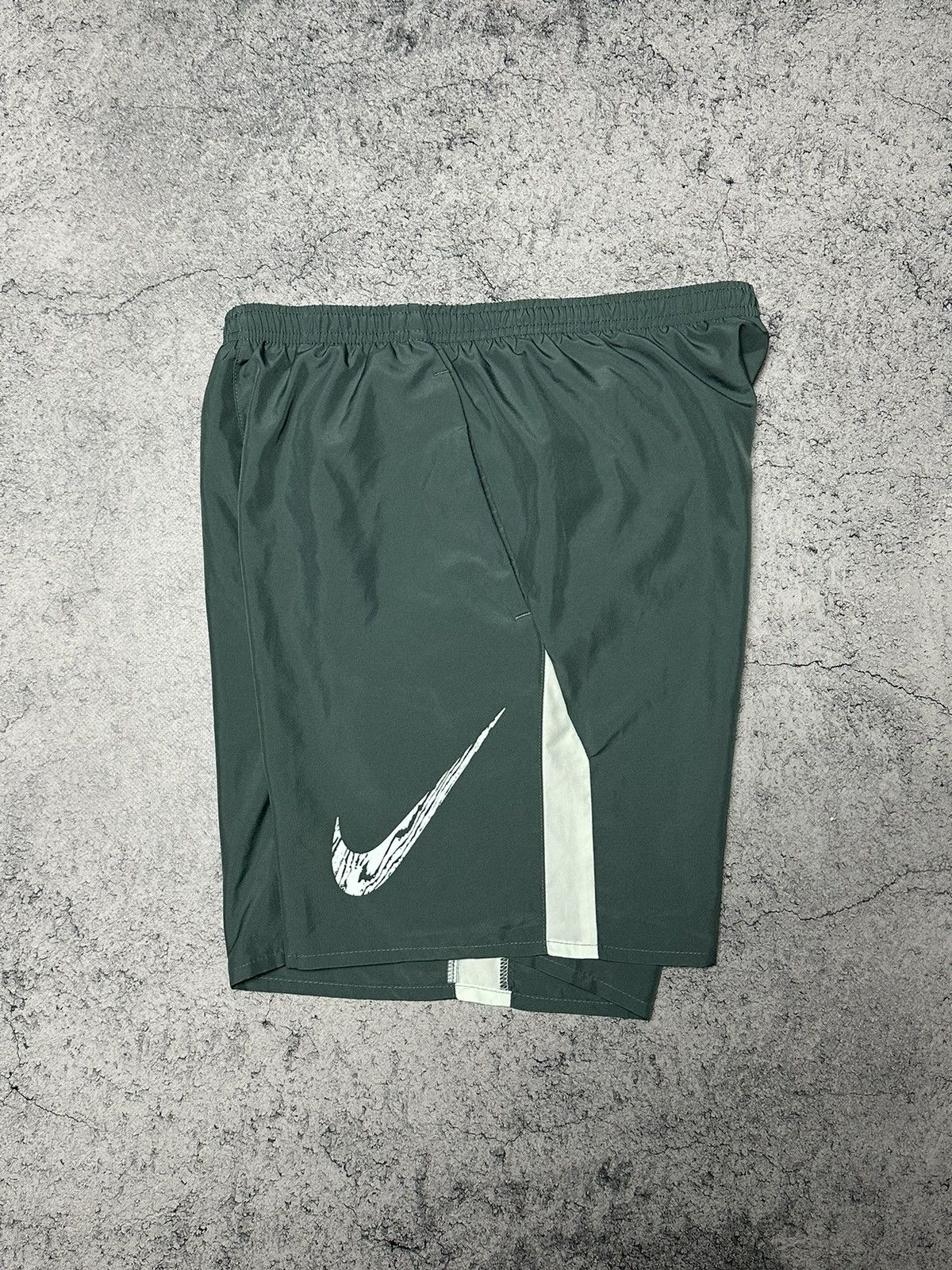 Nike Nike Dri-Fit Big Swoosh Logo Shorts Size US 30 / EU 46 - 5 Thumbnail