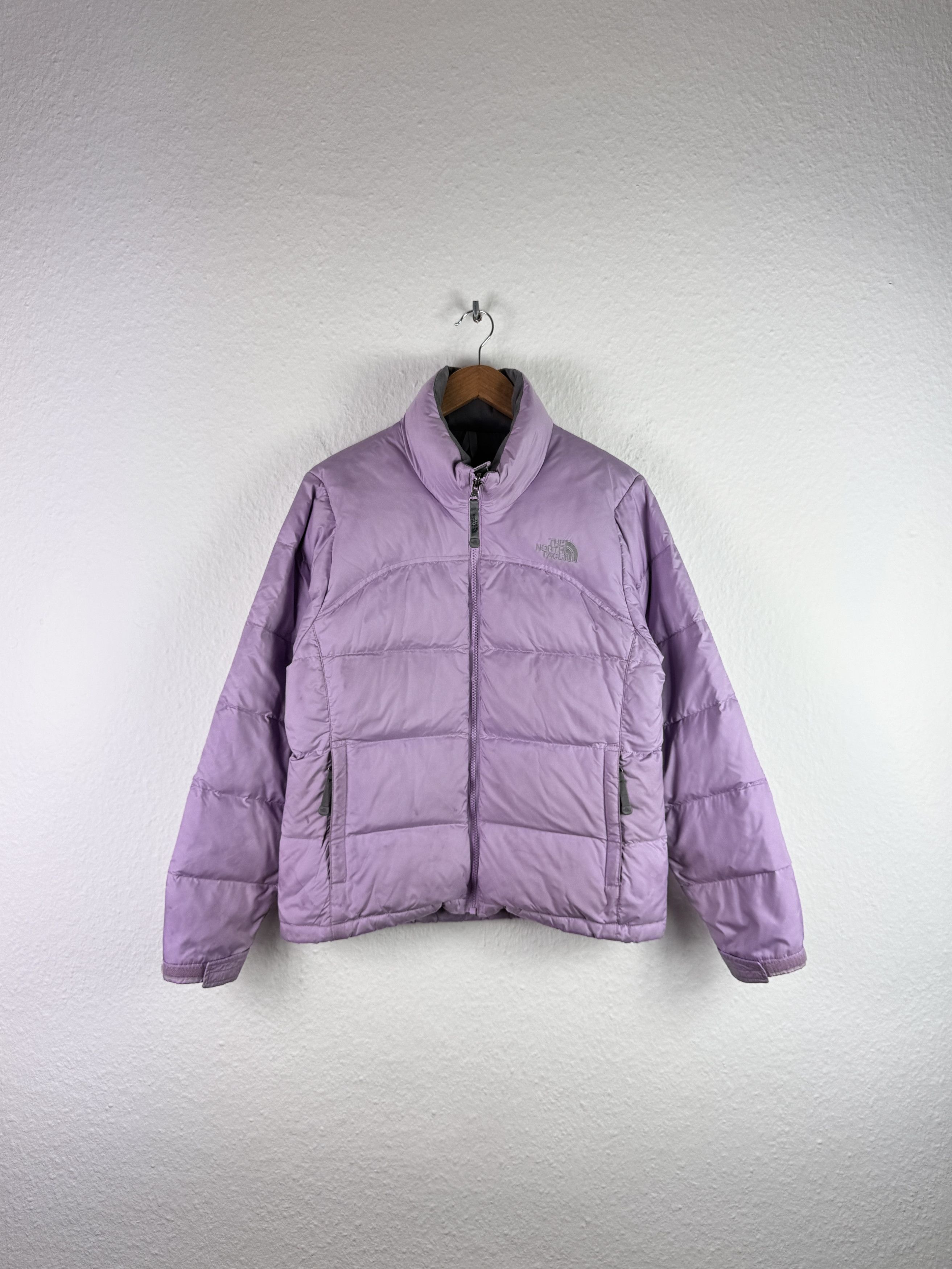The North Face Women`s THE NORTH FACE 700 VINTAGE LILAC/PINK PUFFER JACKET Size S / US 4 / IT 40 - 3 Thumbnail