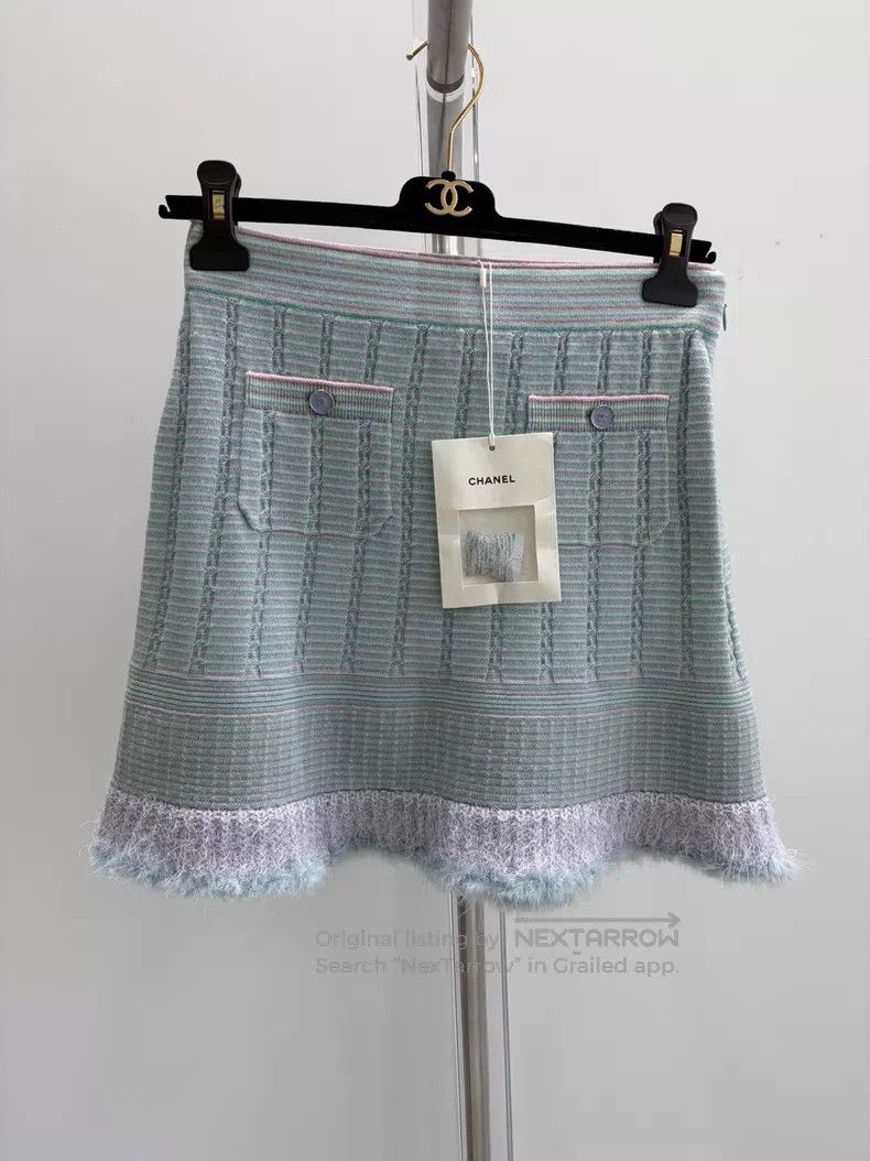 Chanel Chanel 25B blue woollen hem knitted short skirt Size 42" / US 20 - 1 Thumbnail