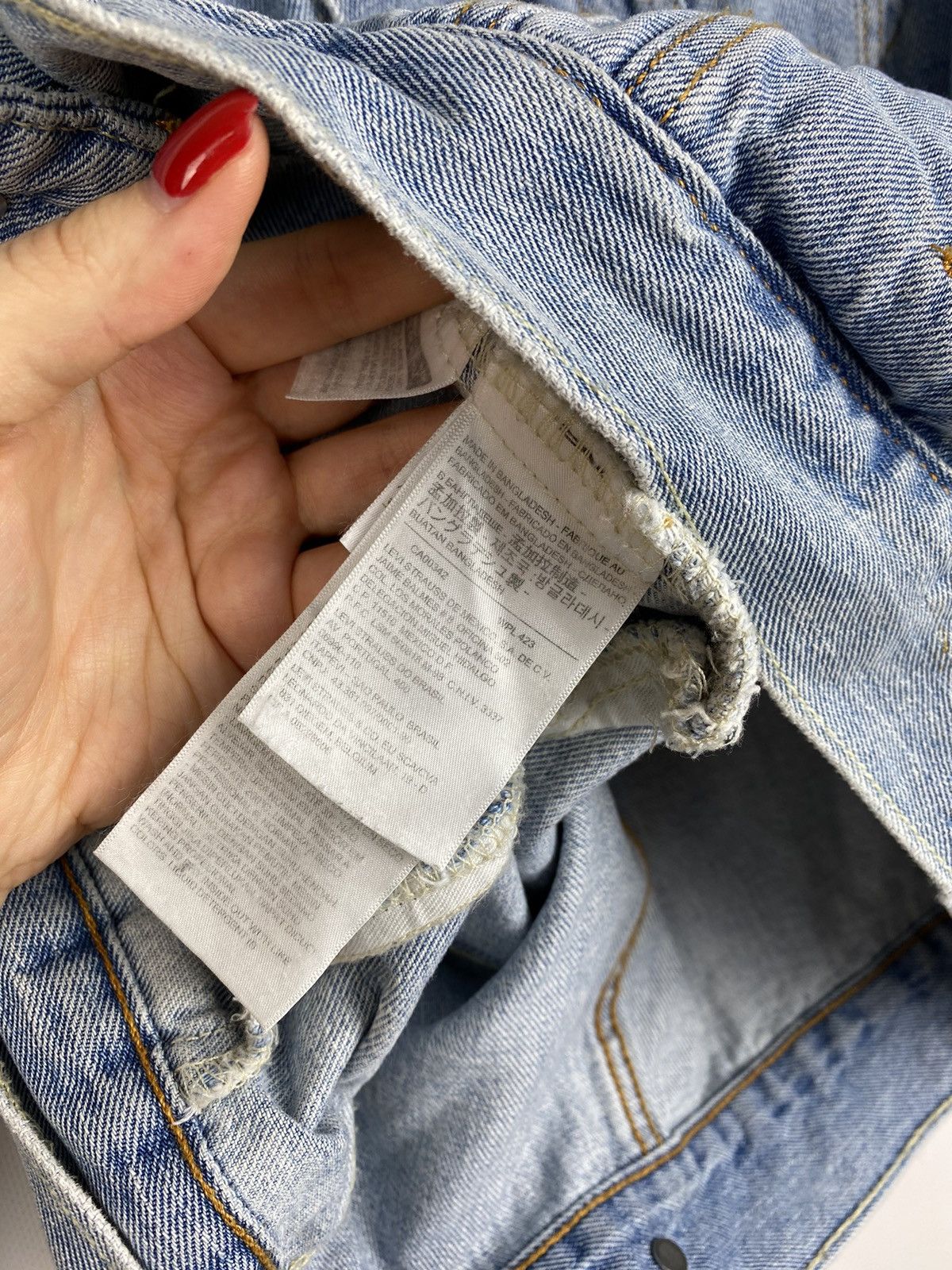 Levi's Levi’s men’s denim trucker jacket size L light blue Size US L / EU 52-54 / 3 - 20 Thumbnail