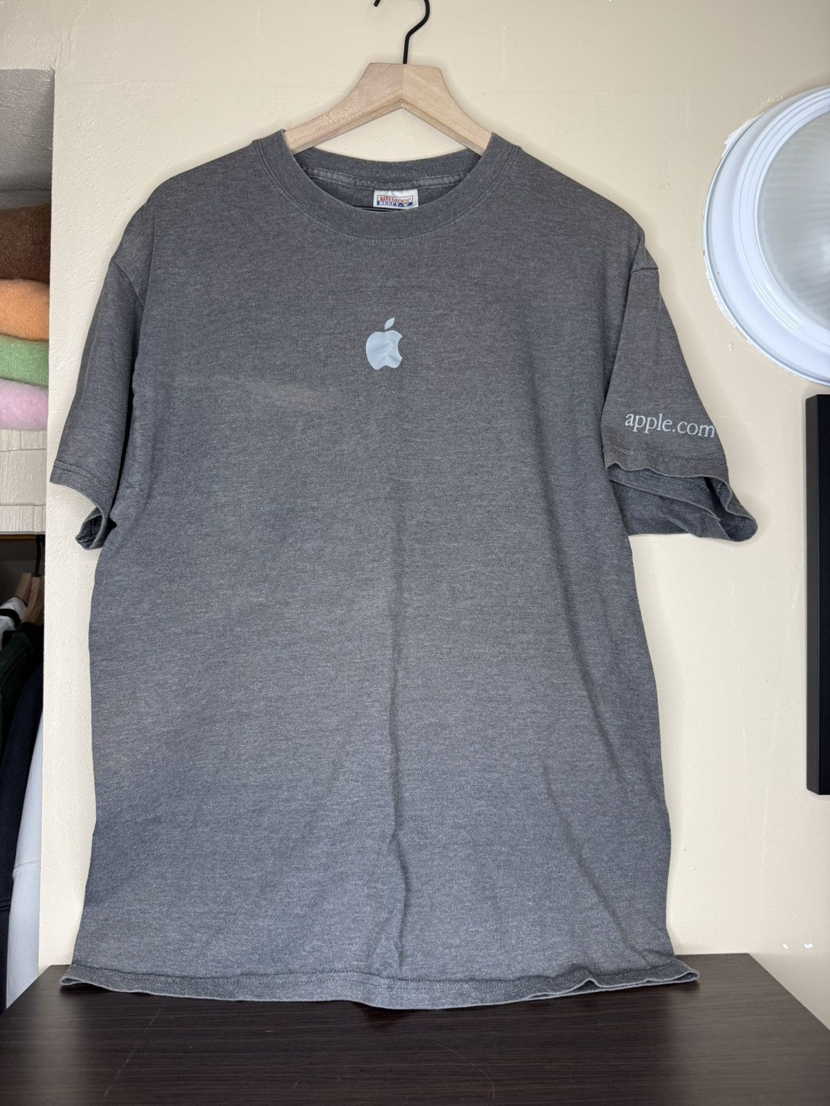 Vintage Vintage Apple Shirt Large Gray Center Logo Hanes Beefy Y2K Size US L / EU 52-54 / 3 - 1 Thumbnail