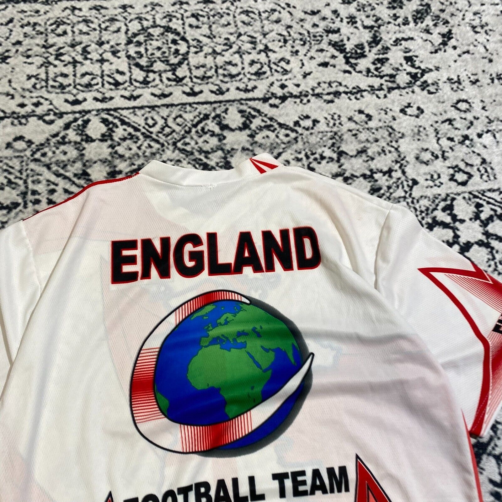 Vintage Vintage White Red Polyester T-Shirt Size XL England Football Size US XL / EU 56 / 4 - 13 Thumbnail