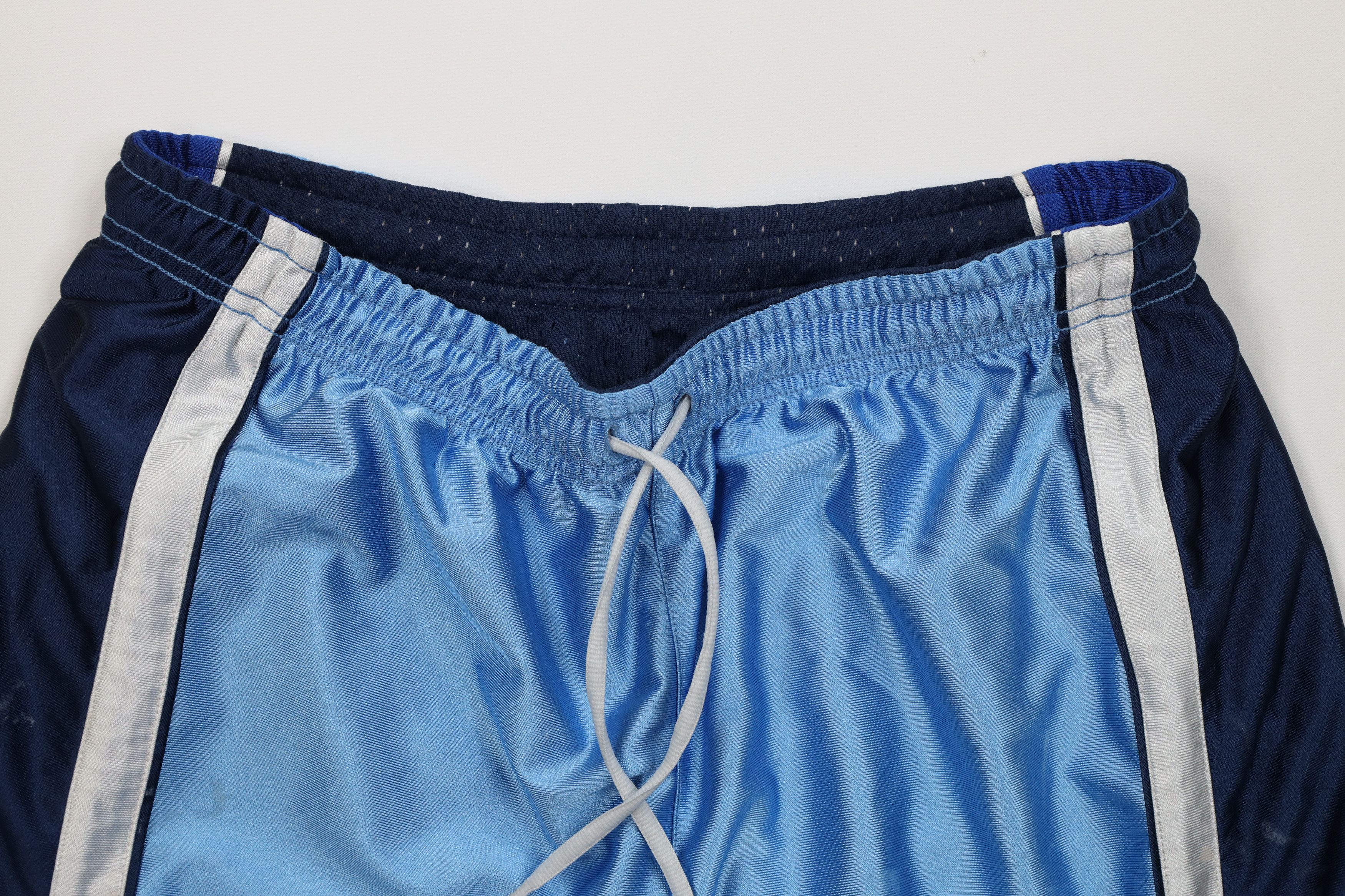 Nike Vintage 90s Y2K Nike Heavyweight Reversible Shorts Size US 34 / EU 50 - 2 Thumbnail