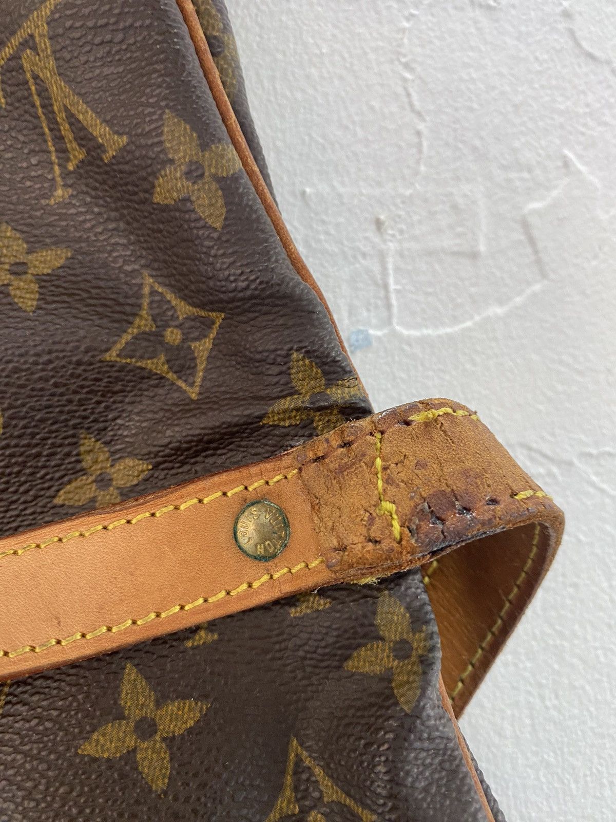 Louis Vuitton Authentic Vintage Louis Vuitton Monogram Saumur 30 Crossbody Size ONE SIZE - 20 Thumbnail