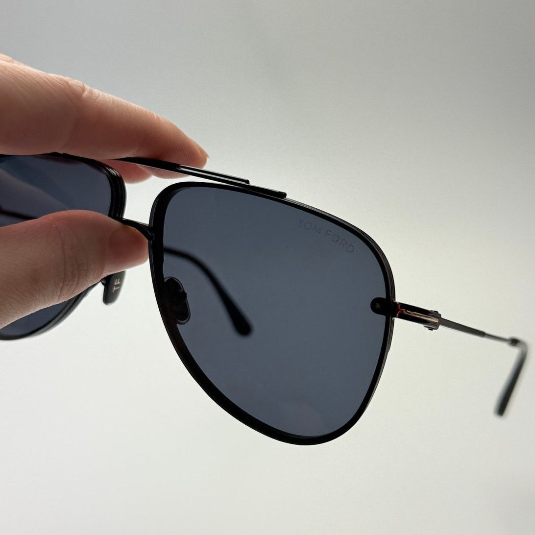 Tom Ford TOM FORD Sunglasses FT1071 01A Leon Shiny Black/Smoke Grey Size ONE SIZE - 6 Thumbnail