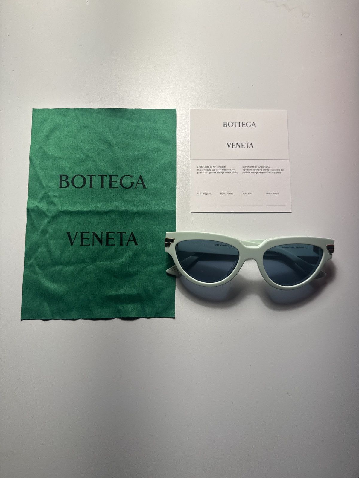Bottega Veneta Bottega Veneta Cat-Eye Sunglasses -MINT Size ONE SIZE - 4 Thumbnail