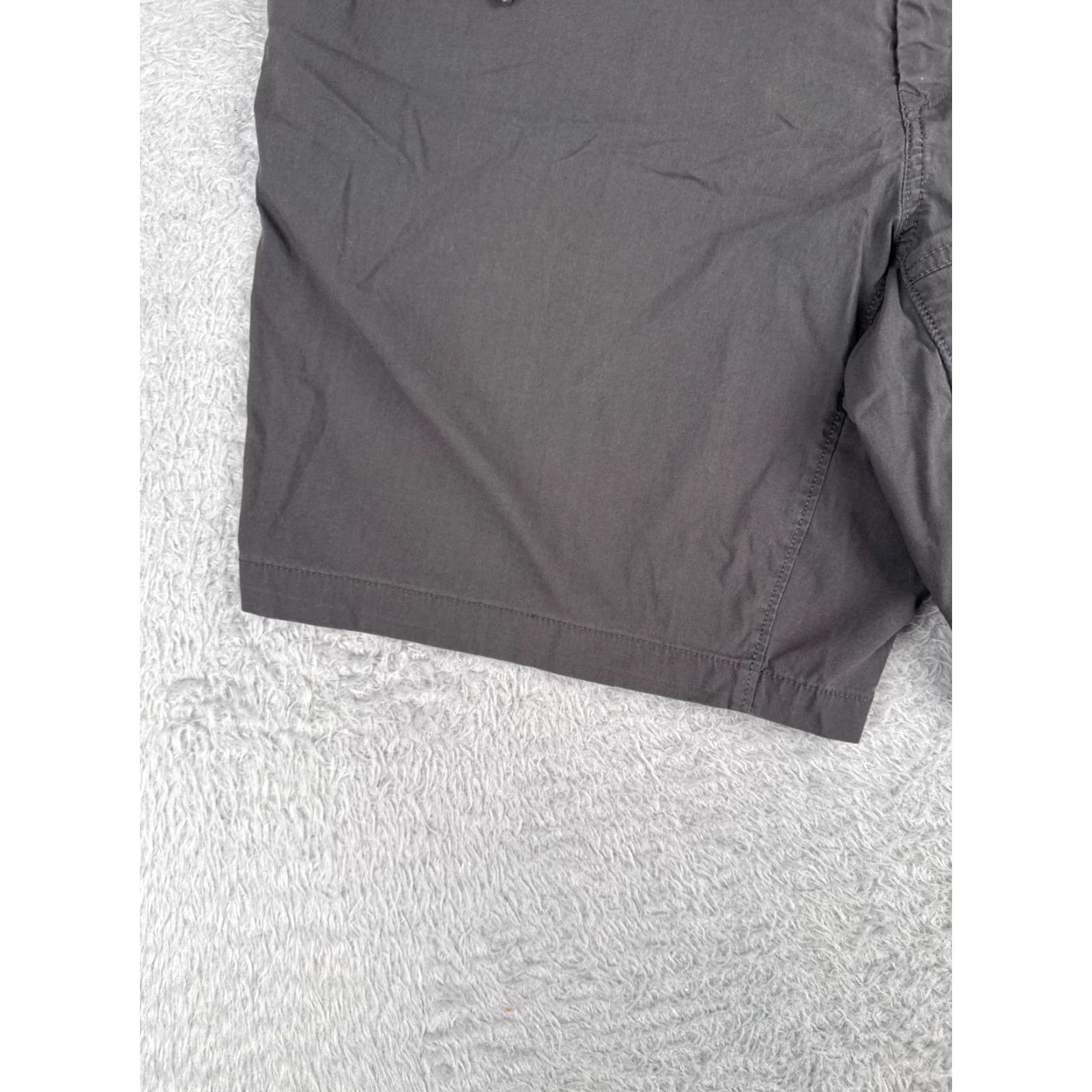 The North Face The North Face Shorts Men 36 Gray Cargo Pockets Hike Camping Cotton Blend Twill 9in Inseam Mens Size US 36 / EU 52 - 3 Thumbnail