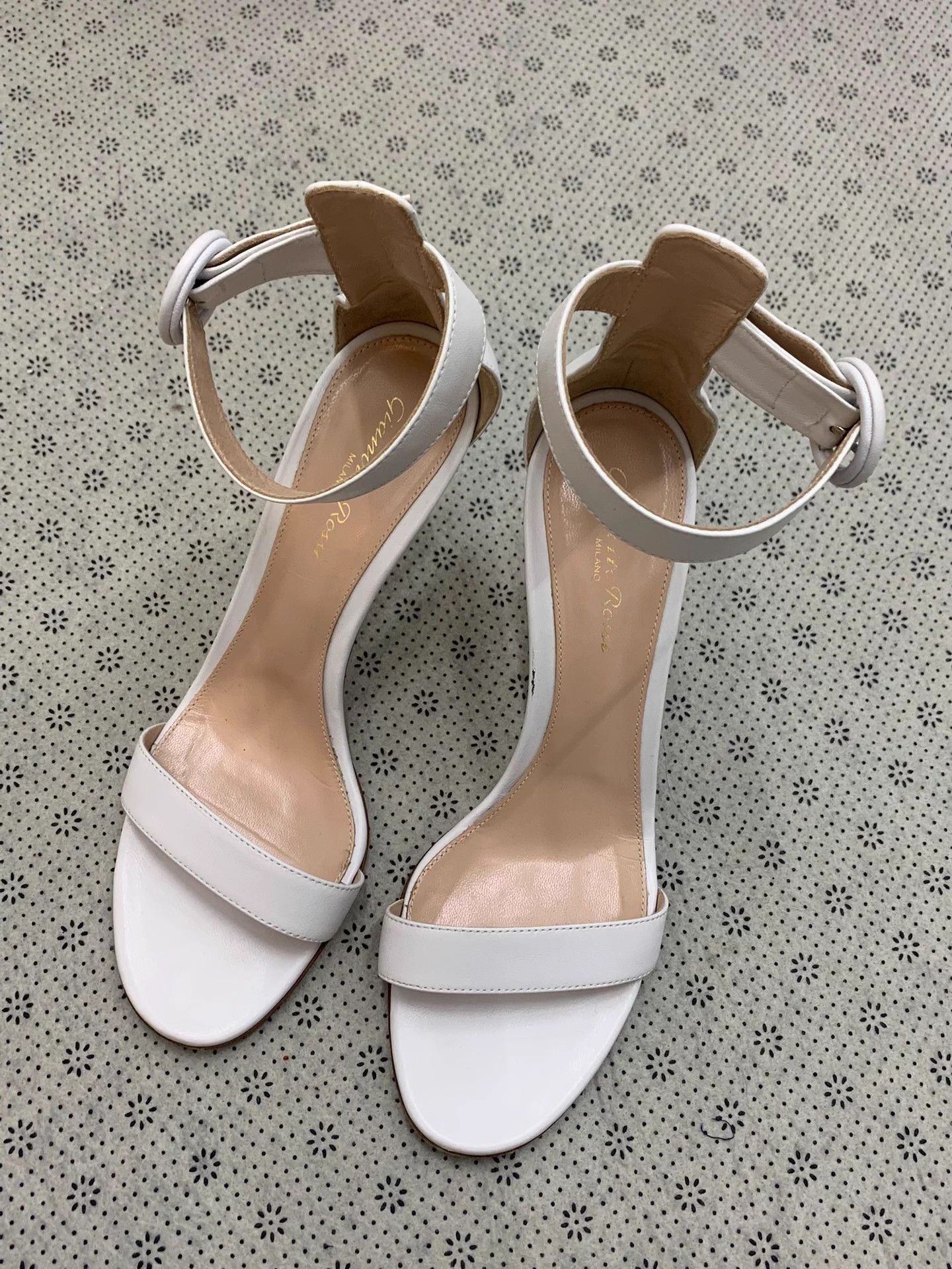 Gianvito Rossi Gianvito Rossi white one-strap heeled sandals 39 Size US 8 / IT 38 - 1 Thumbnail