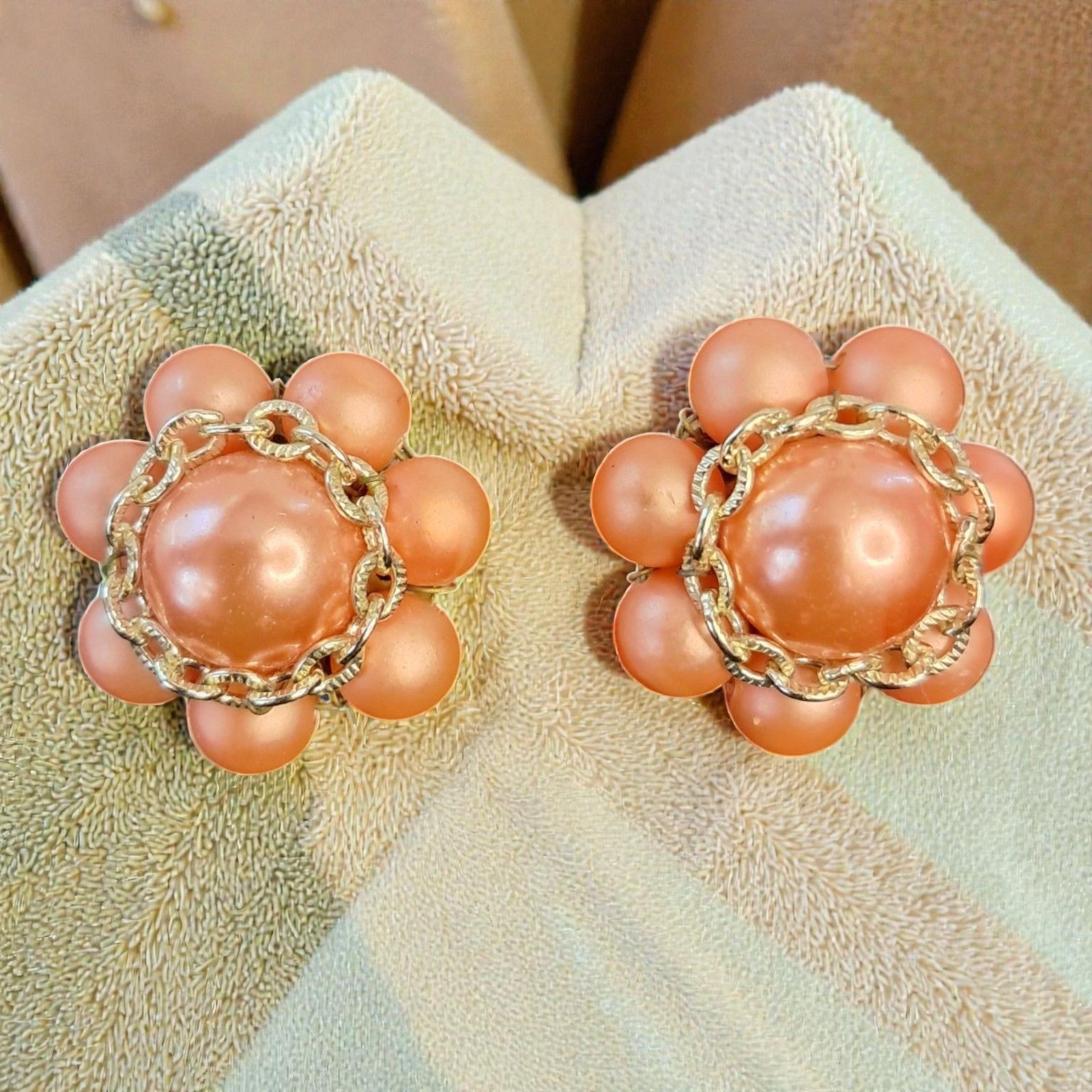 Other Archival 1950s "Japan" Salmon Pearl Cluster Clip-Ons Size ONE SIZE - 1 Thumbnail