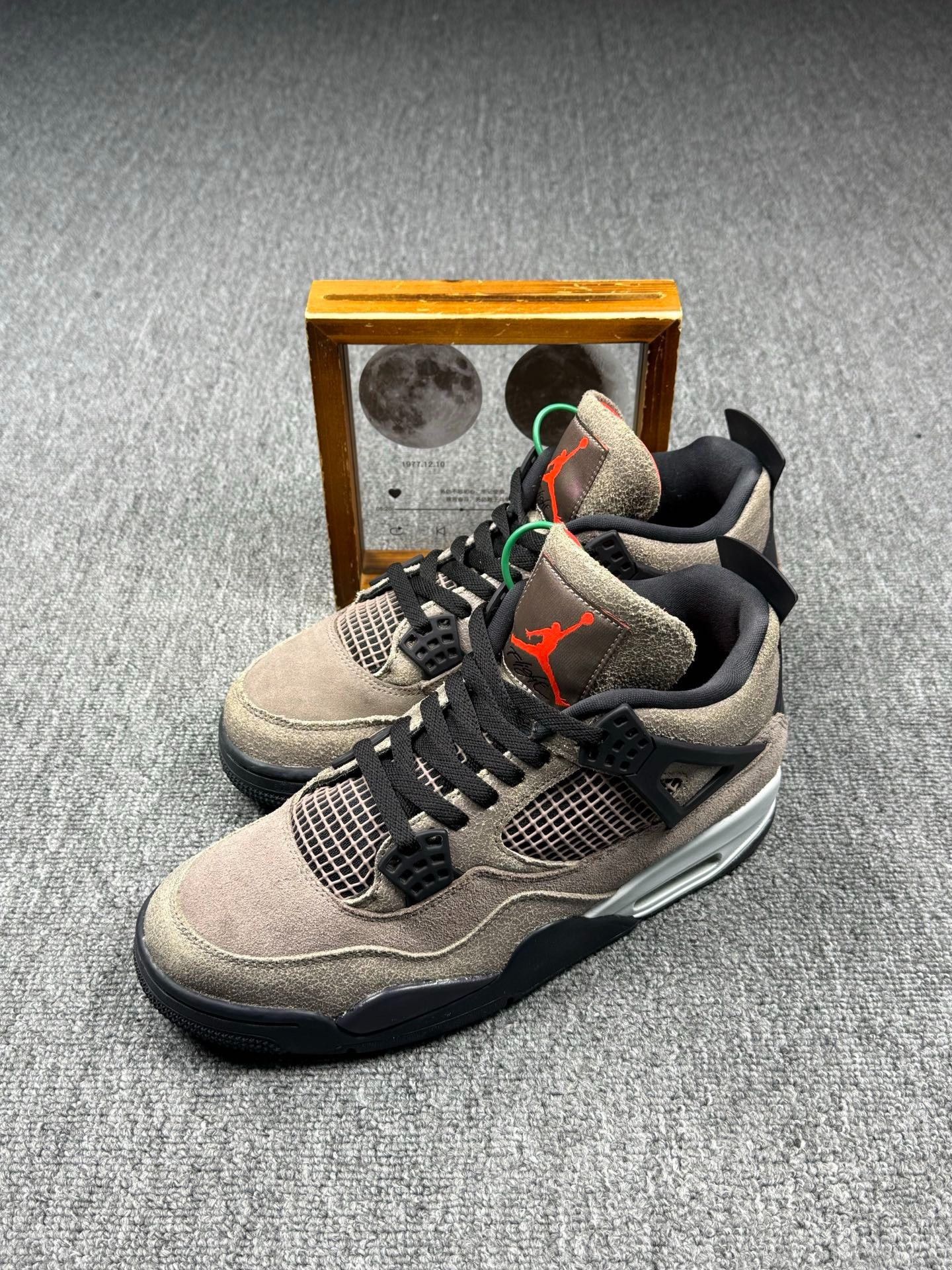 Nike Nike AJ4 Lowtop Sneakers 9 Men Size US 9 / EU 42 - 1 Thumbnail