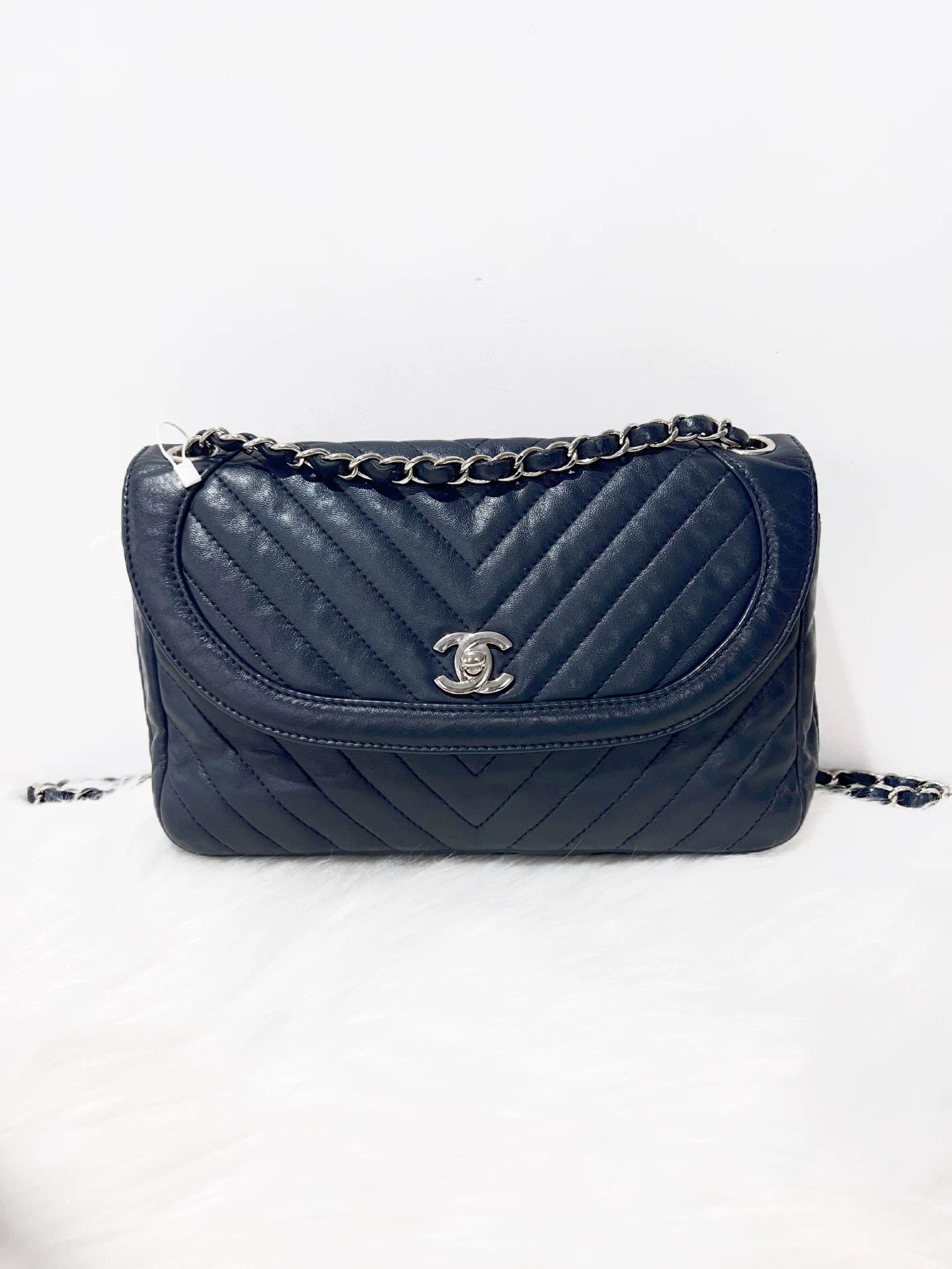 Chanel Pre-loved Bag Very good condition Size ONE SIZE - 1 Thumbnail