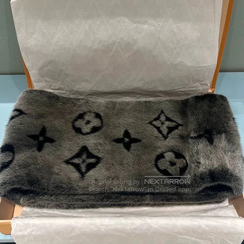 Louis Vuitton Louis Vuitton's latest gray mink fur full print logo scarf. Size ONE SIZE - 2 Thumbnail