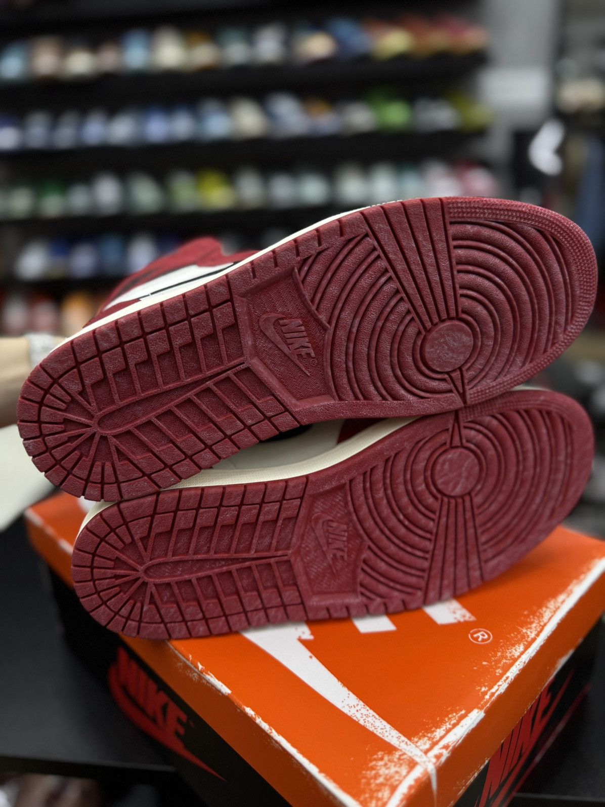 Jordan Brand Size 10.5 - Jordan 1 Retro High OG Chicago Lost & Found NEW Size US 10.5 / EU 43-44 - 14 Thumbnail