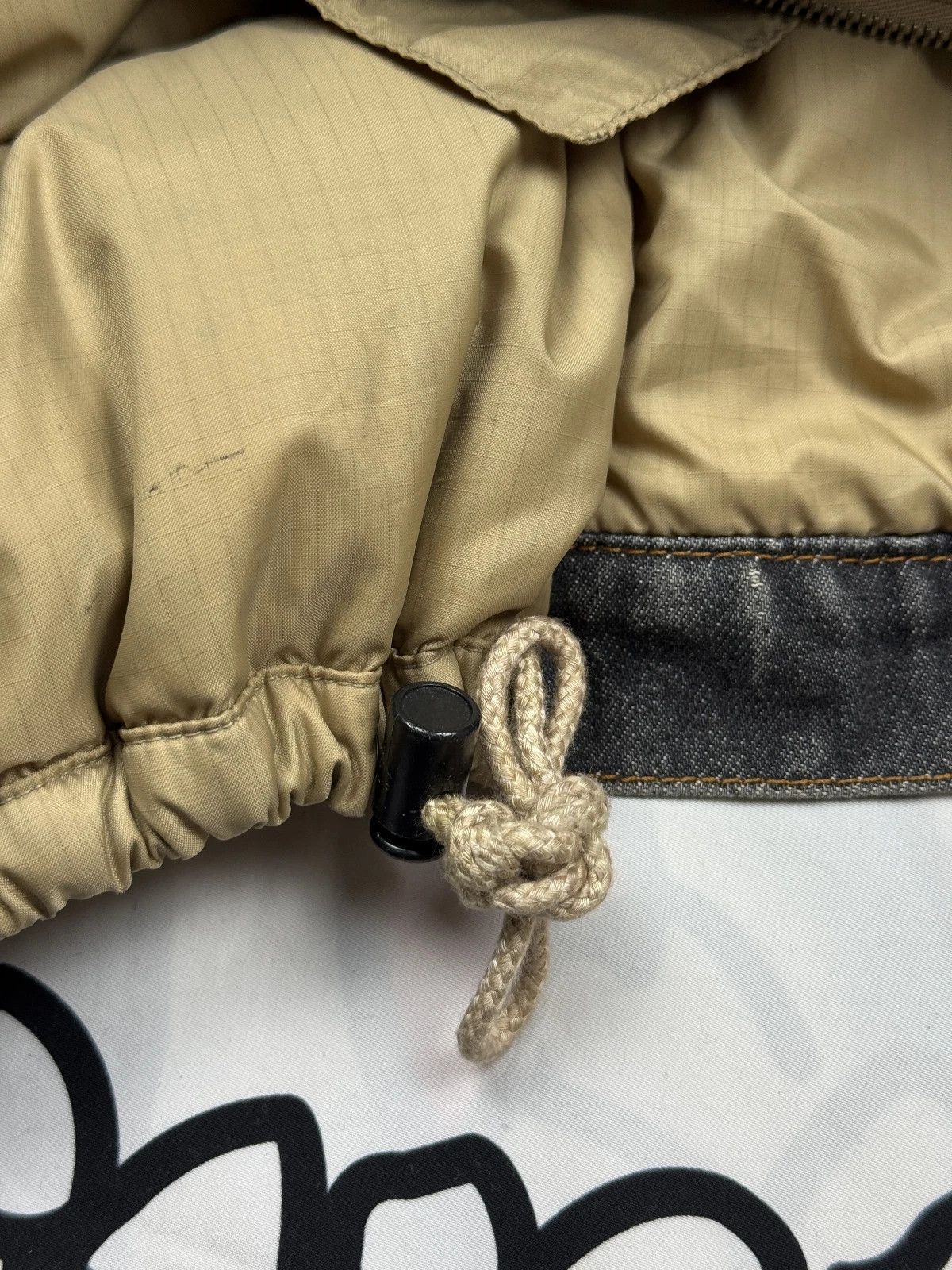 Chevignon Chevignon Vintage Outdoor Goose Down Jacket Rare jeans front Size US L / EU 52-54 / 3 - 11 Thumbnail